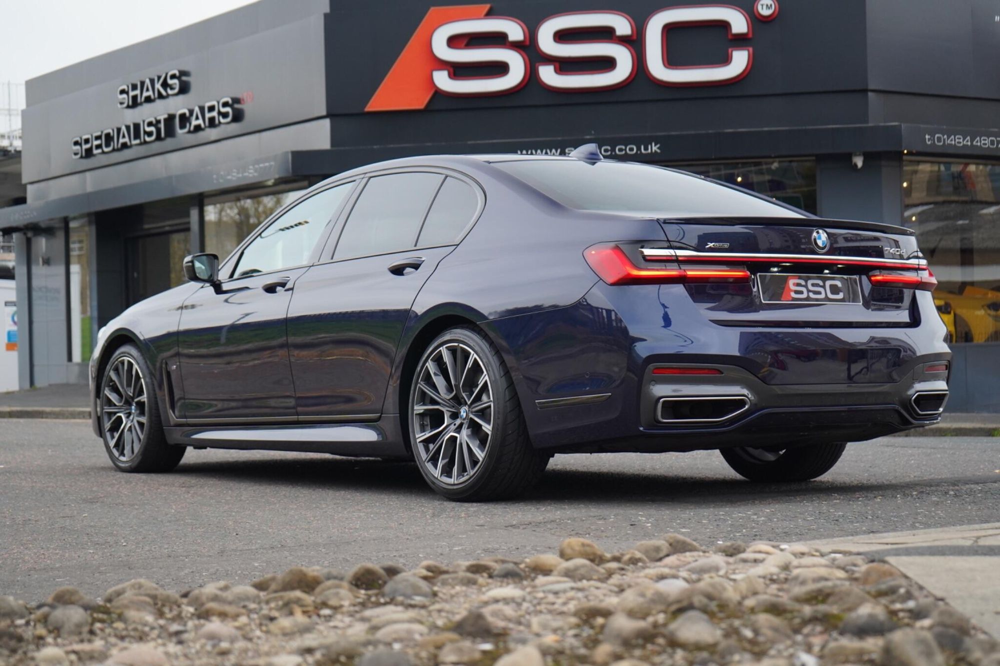 BMW 7 SERIES DIESEL SALOON 740d xDrive M Sport 4dr Auto for sale UK - Slide 2