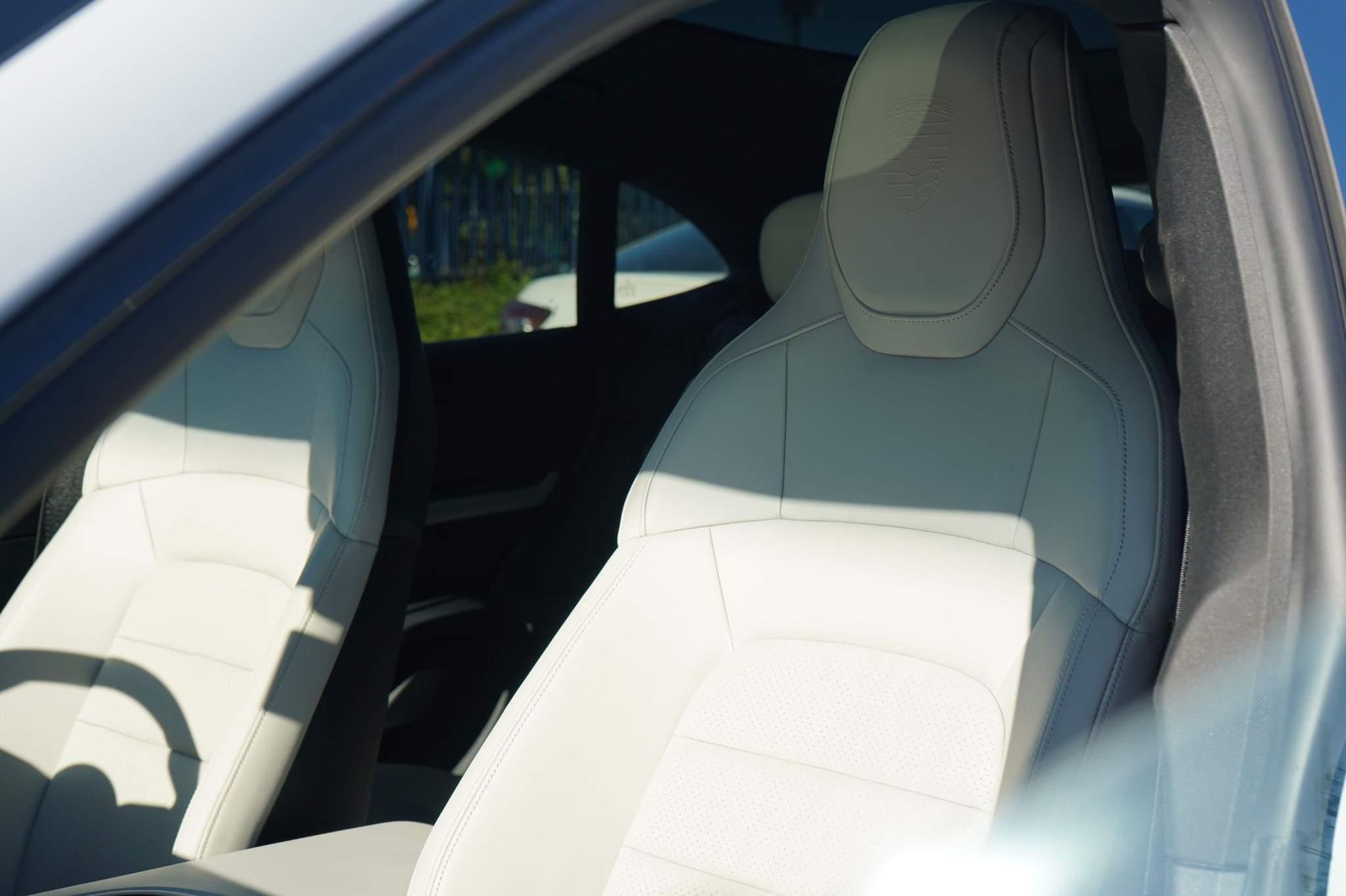 PORSCHE TAYCAN CROSS TURISMO 420kW 4S 93kWh 5dr Auto for sale UK - Slide 3