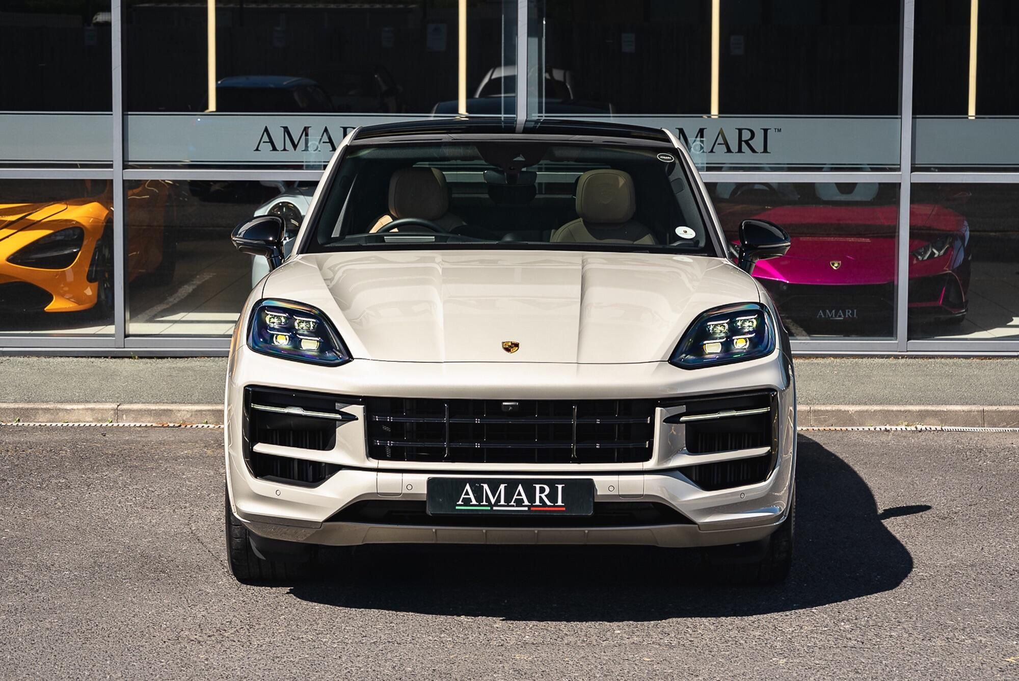 Porsche Cayenne 3.0 V6 Black Edition E-Hybrid Tiptronic S 25.9kWh 5 Door Auto for sale UK - Slide 9