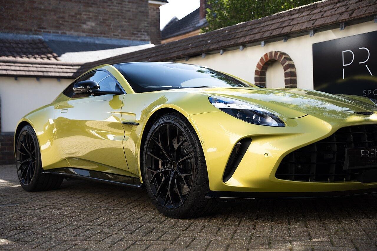 ASTON MARTIN VANTAGE COUPE V8 2dr Auto for sale UK - Slide 6