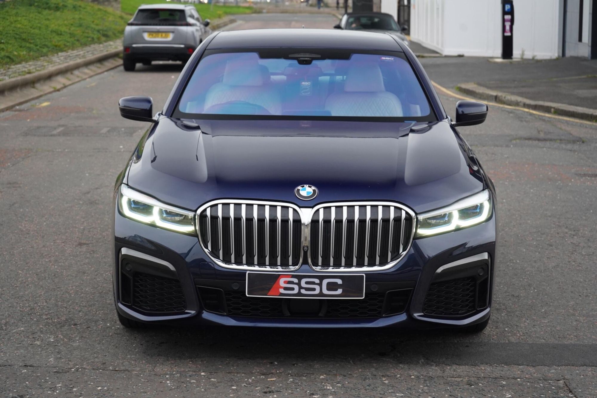 BMW 7 SERIES DIESEL SALOON 740d xDrive M Sport 4dr Auto for sale UK - Slide 6