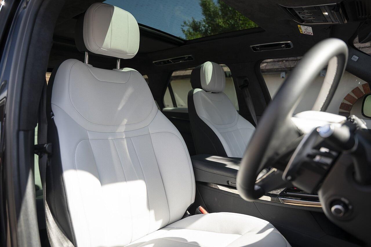 LAND ROVER RANGE ROVER SPORT ESTATE 4.4 P530 V8 First Edition 5dr Auto for sale UK - Slide 10