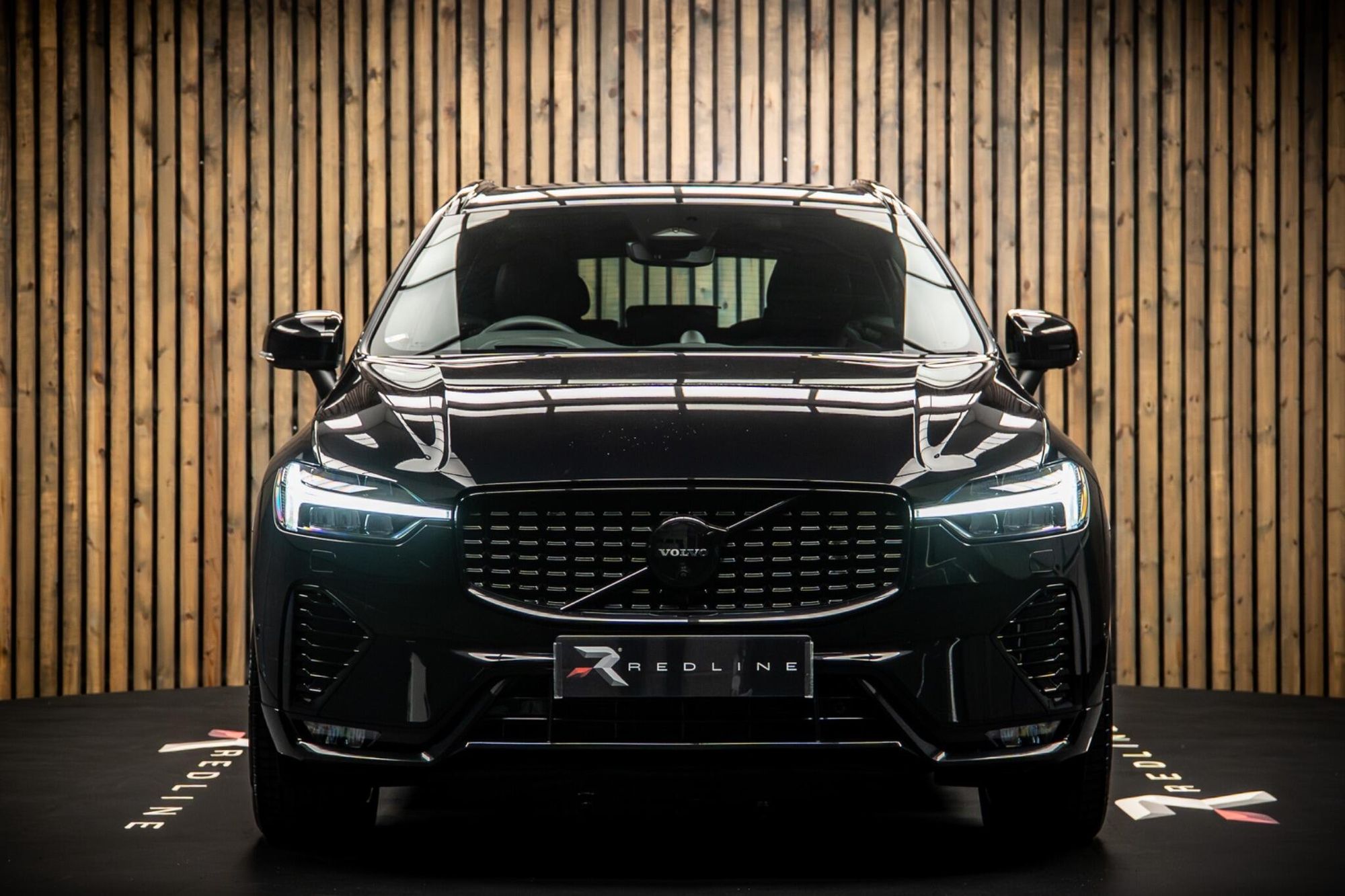 VOLVO XC60 ESTATE 2.0 B5P Ultimate Black Edition 5dr AWD Geartronic for sale UK - Slide 5
