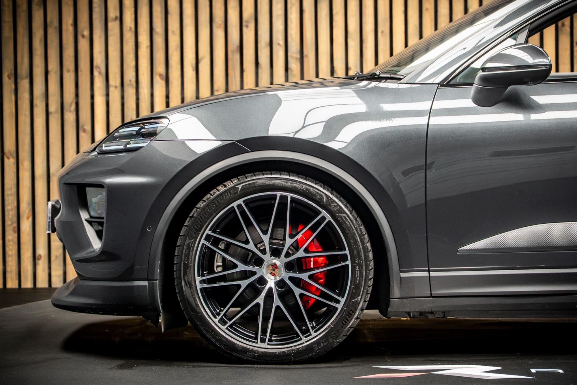 PORSCHE MACAN ELECTRIC ESTATE 380kW 4S 100kWh 5dr Auto for sale UK - Slide 9