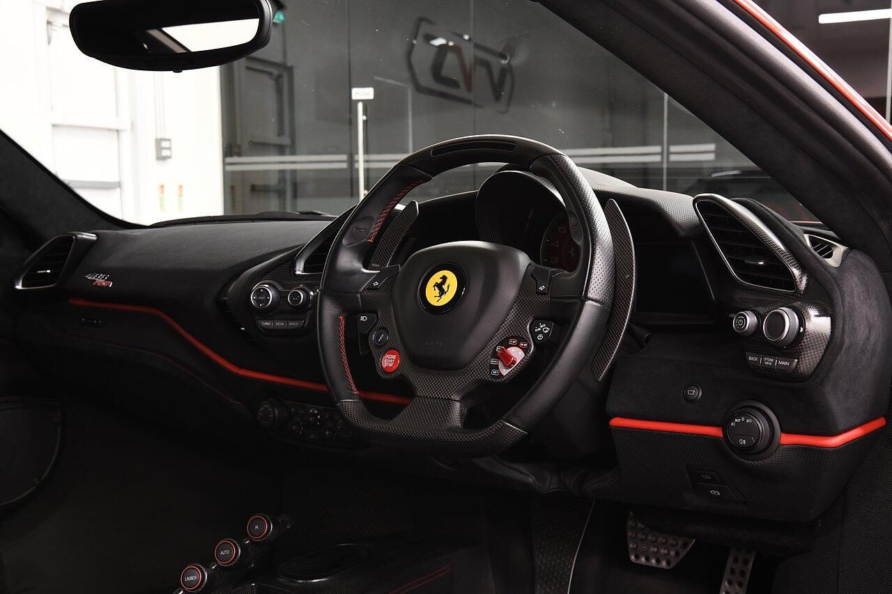 FERRARI 488 PISTA COUPE 2dr Auto for sale UK - Slide 5