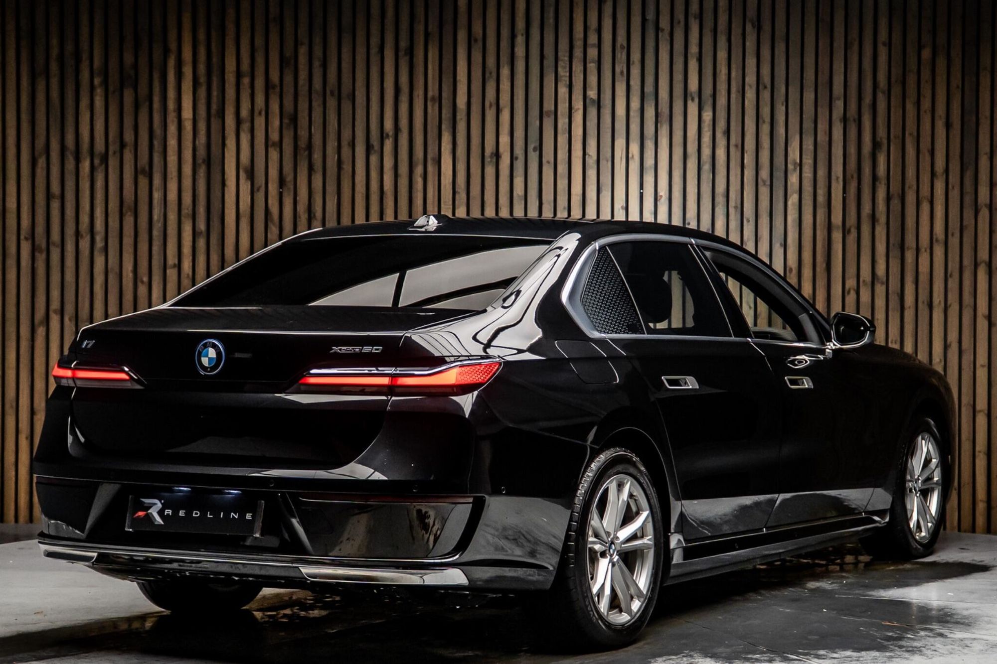 BMW I7 SALOON 400kW xDrive60 Excellence 105.7kWh 4dr Auto for sale UK - Slide 4