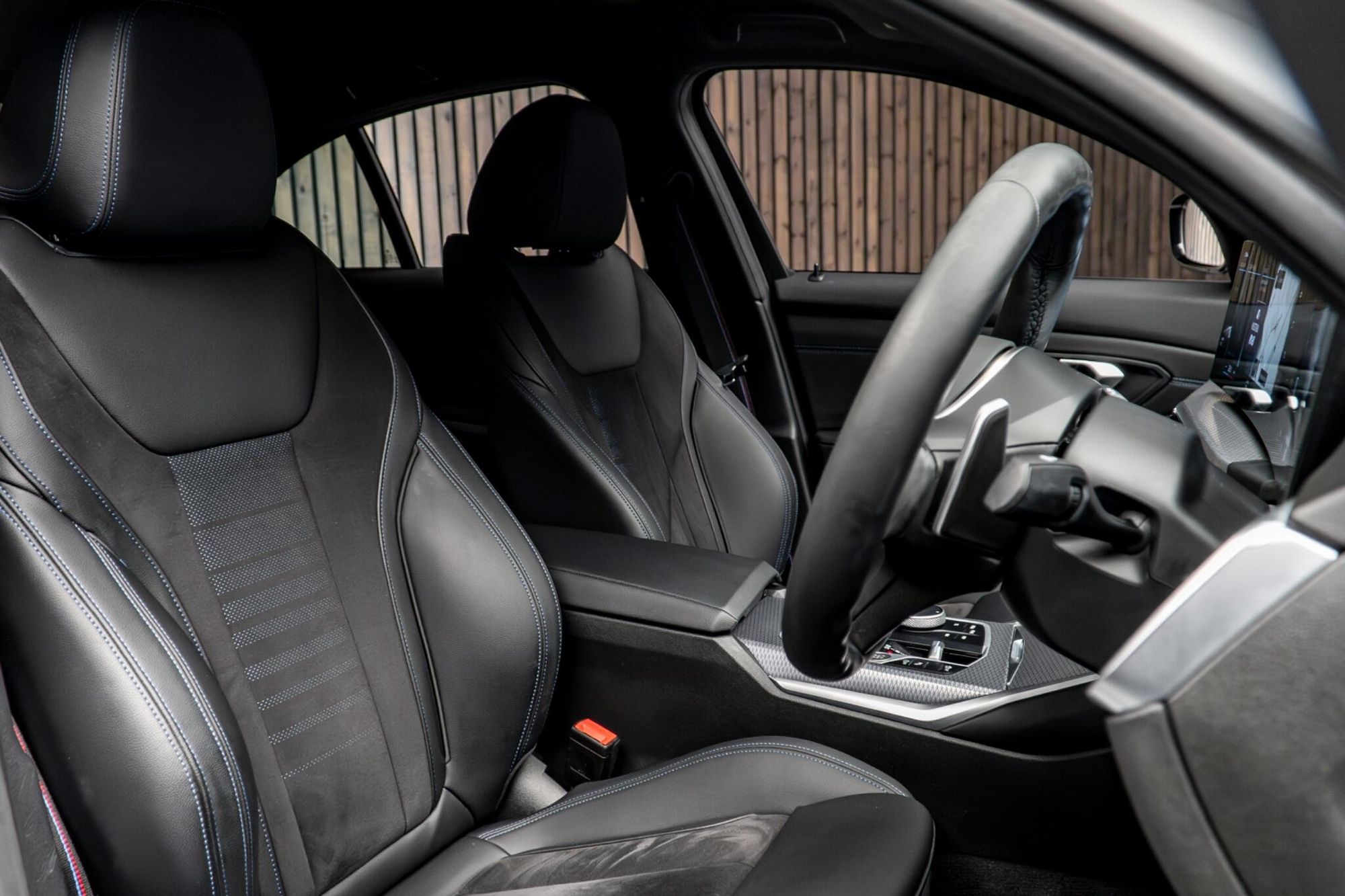 BMW 3 SERIES SALOON 320i M Sport 4dr Step Auto for sale UK - Slide 2