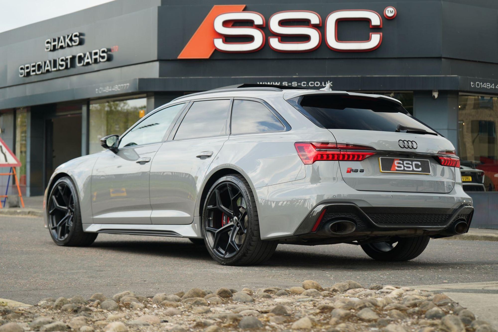 AUDI RS6 RS 6 AVANT RS 6 TFSI Quattro Performance 5dr Tiptronic for sale UK - Slide 2