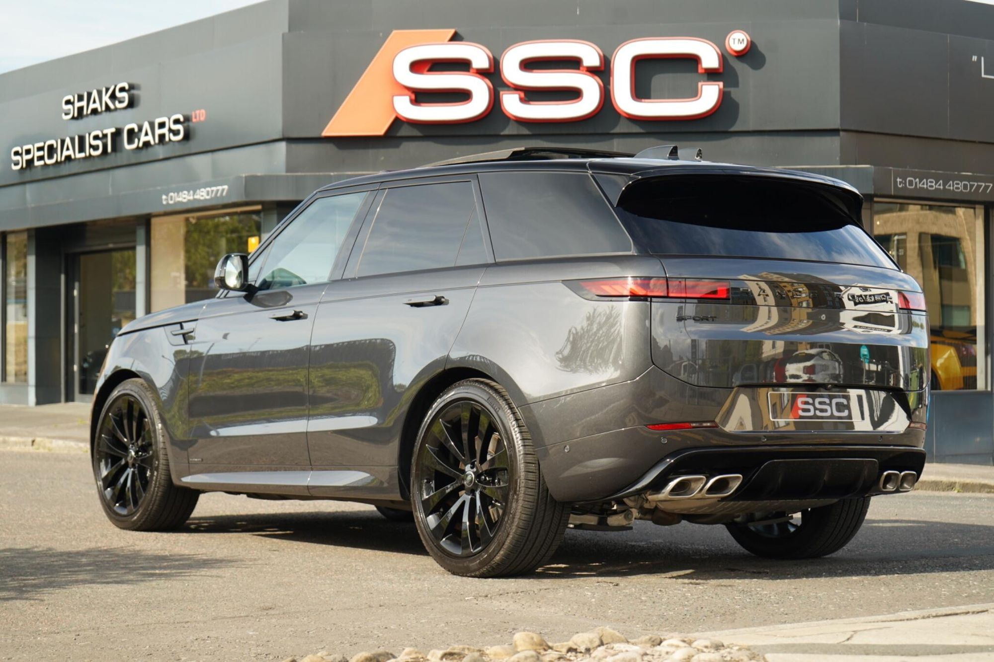 LAND ROVER RANGE ROVER SPORT ESTATE 4.4 P530 V8 Autobiography 5dr Auto for sale UK - Slide 8