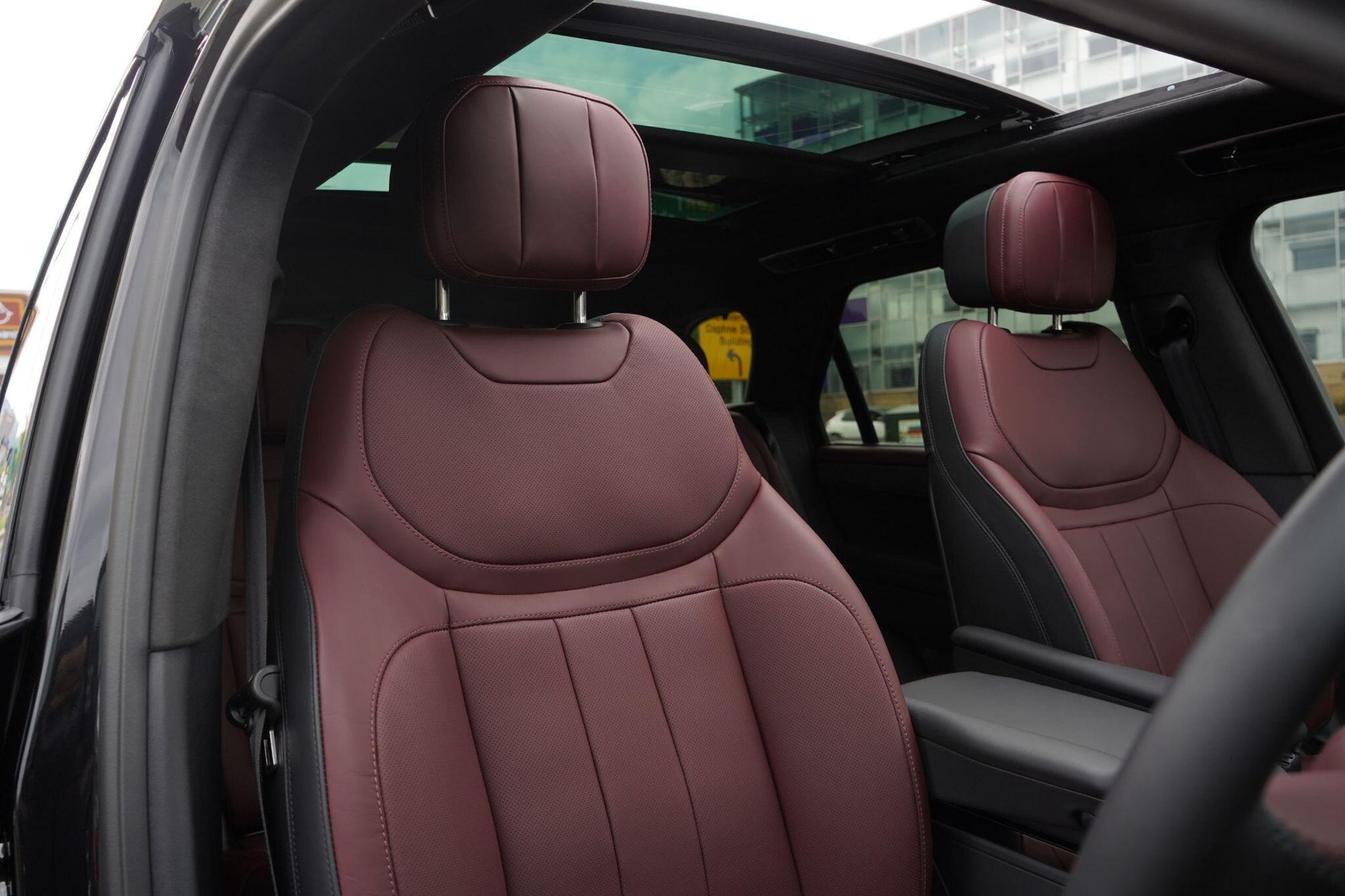 LAND ROVER RANGE ROVER SPORT DIESEL ESTATE 3.0 D350 Autobiography 5dr Auto for sale UK - Slide 3