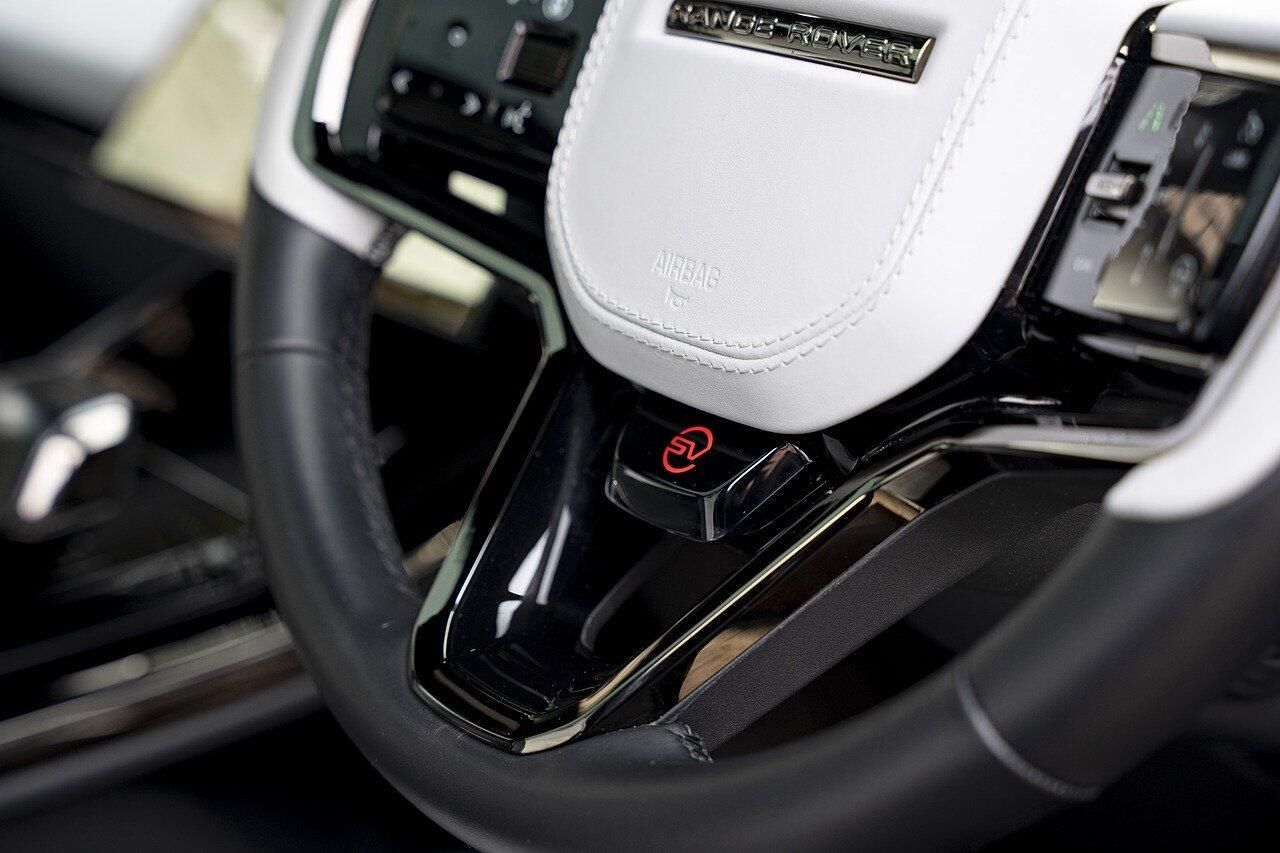 LAND ROVER RANGE ROVER SPORT ESTATE SPECIAL EDITIONS 4.4 P635 V8 SV Edition One 5dr Auto [Gloss] for sale UK - Slide 8