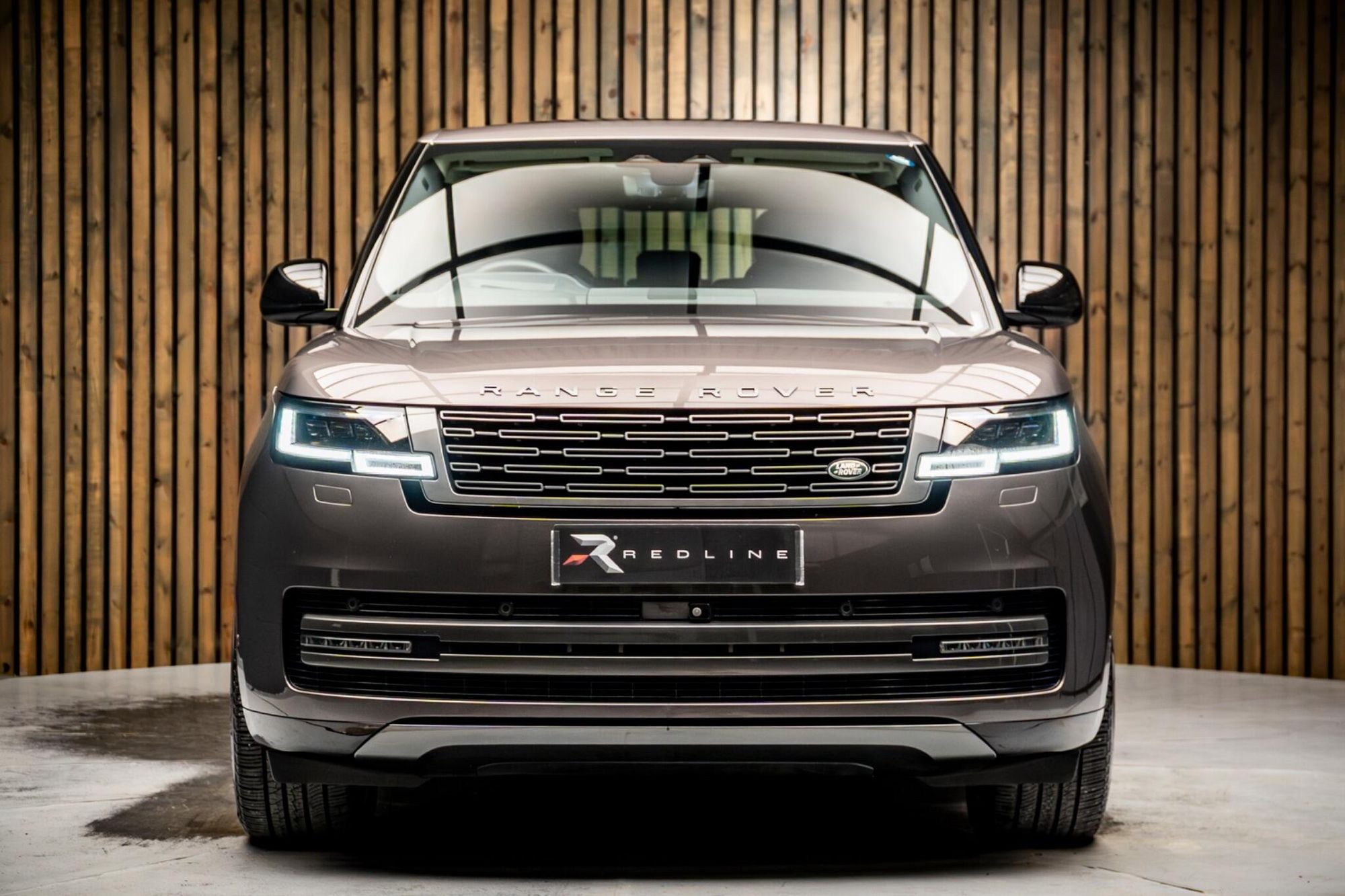 LAND ROVER RANGE ROVER DIESEL ESTATE 3.0 D300 HSE 4dr Auto for sale UK - Slide 5