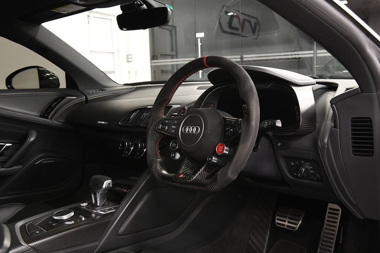 AUDI R8 COUPE 5.2 FSI V10 Plus Quattro 2dr S Tronic for sale UK - Slide 4