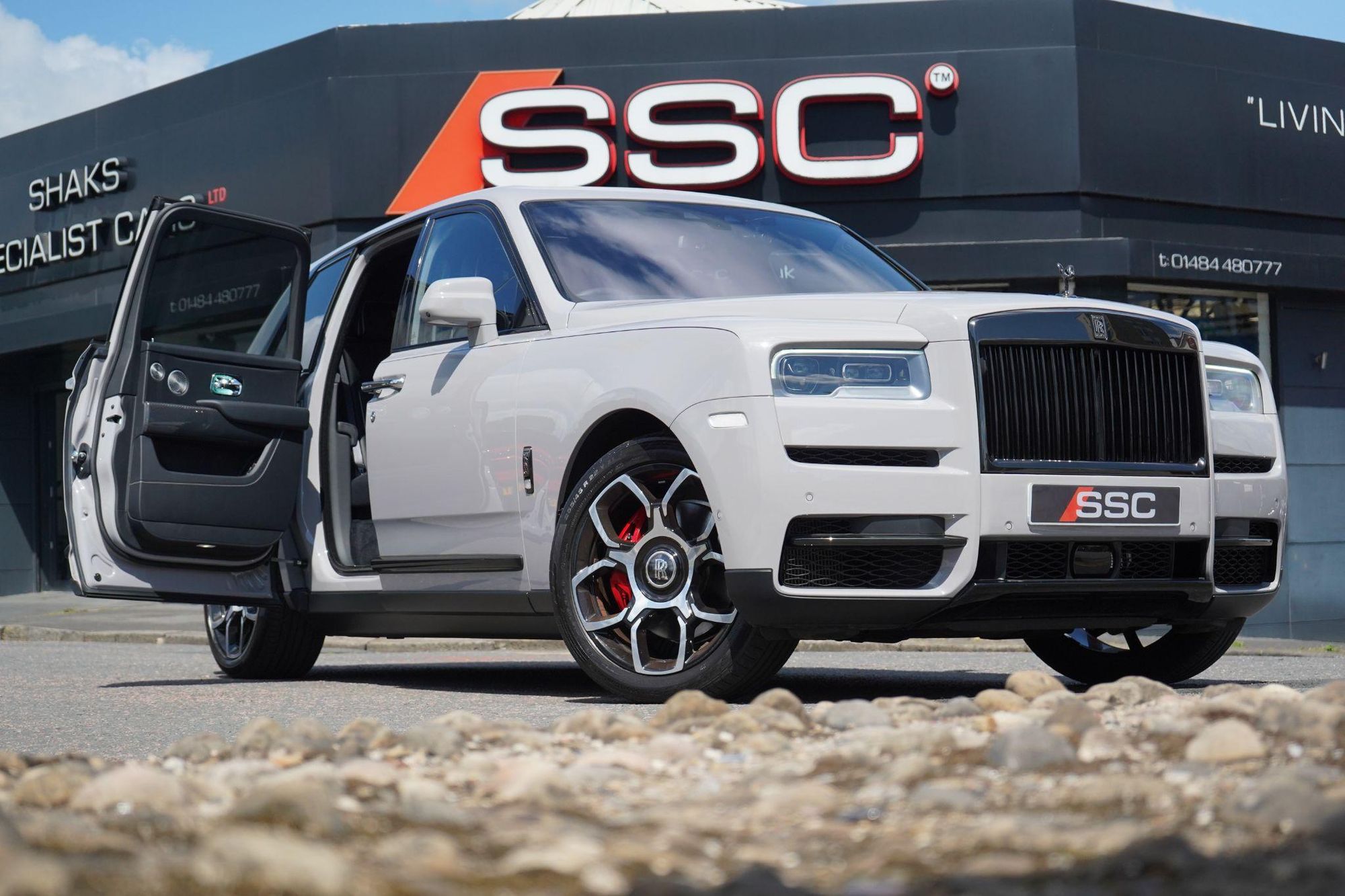 ROLLS-ROYCE CULLINAN ESTATE Black Badge 5dr Auto for sale UK - Slide 4