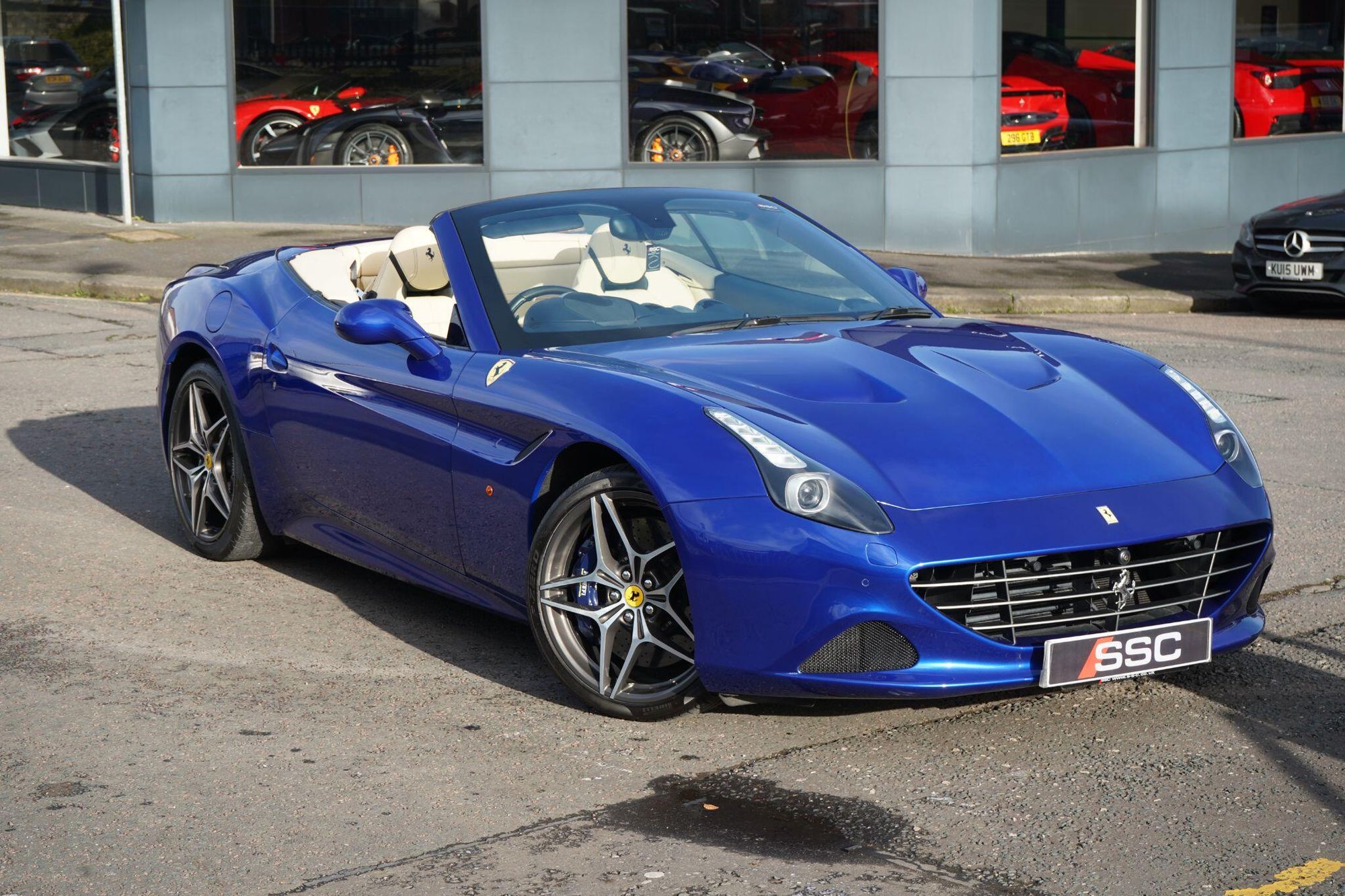 FERRARI CALIFORNIA CONVERTIBLE T 2dr Auto [HELE] for sale UK - Slide 4