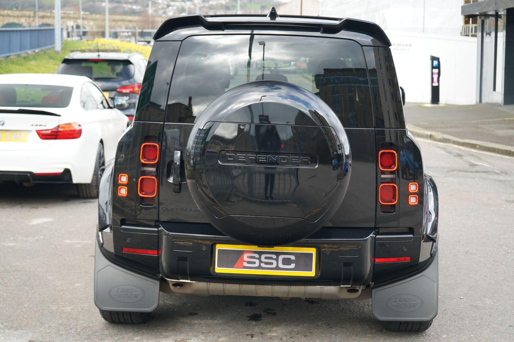 LAND ROVER DEFENDER ESTATE SPECIAL EDITIONS 3.0 P400 XS Edition 110 5dr Auto for sale UK - Slide 10