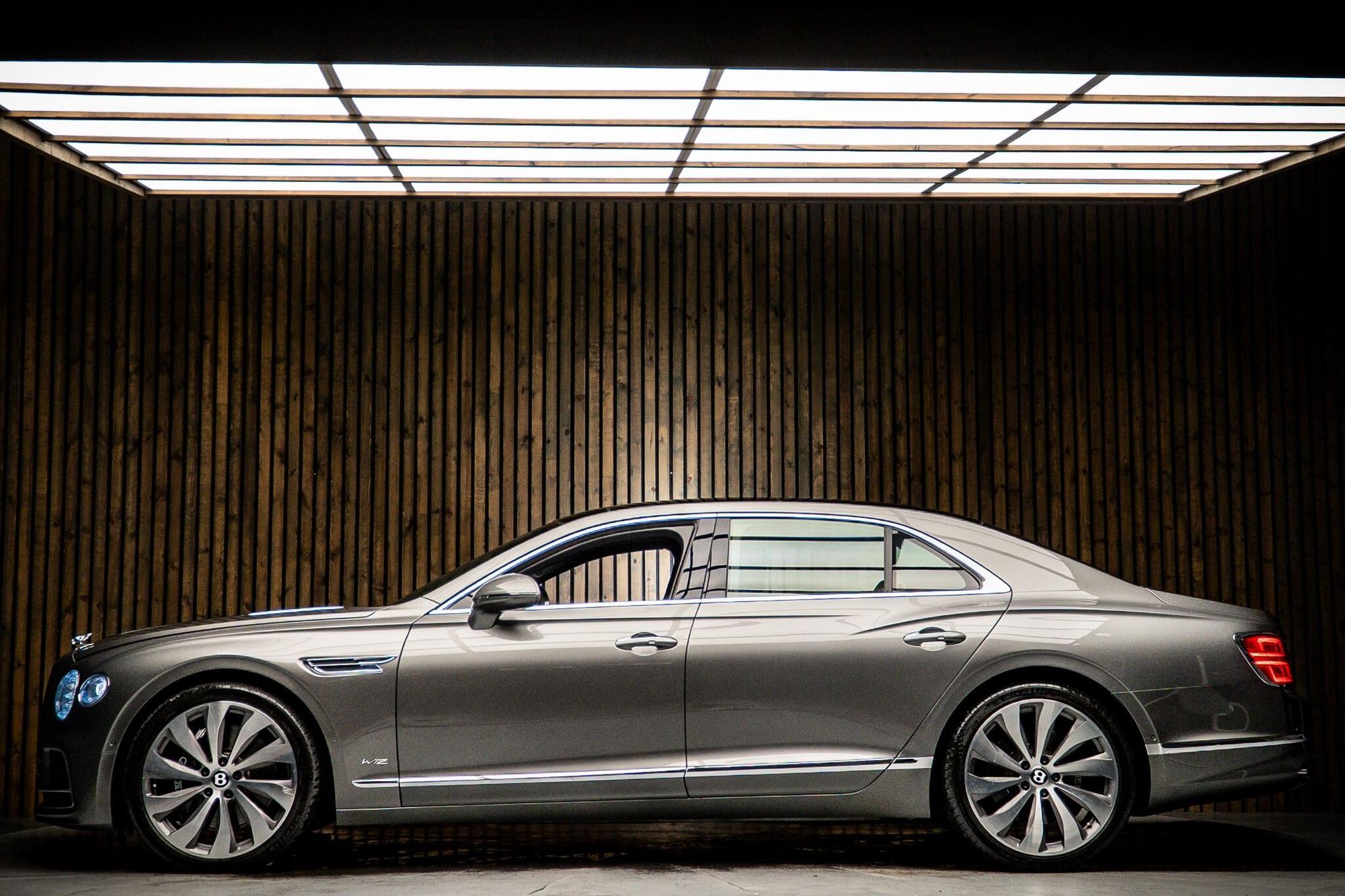 BENTLEY FLYING SPUR SALOON SPECIAL EDITIONS 6.0 W12 First Edition 4dr Auto for sale UK - Slide 7