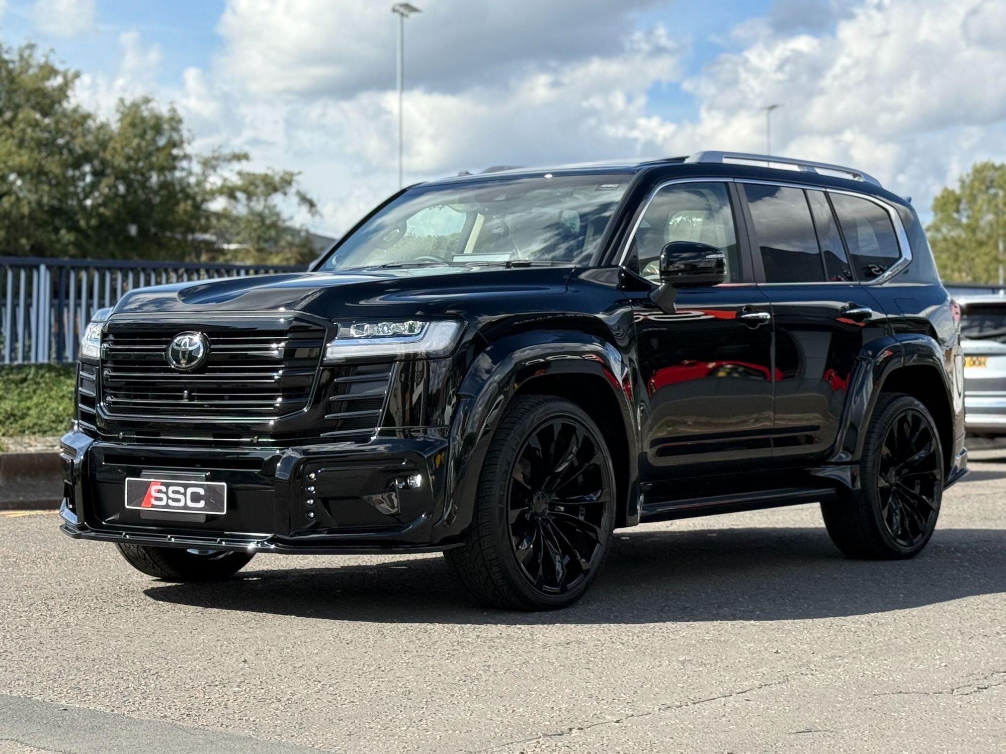 TOYOTA LAND CRUISER SW 4.0 V6 VVTi Invincible 5dr Auto for sale UK - Slide 8