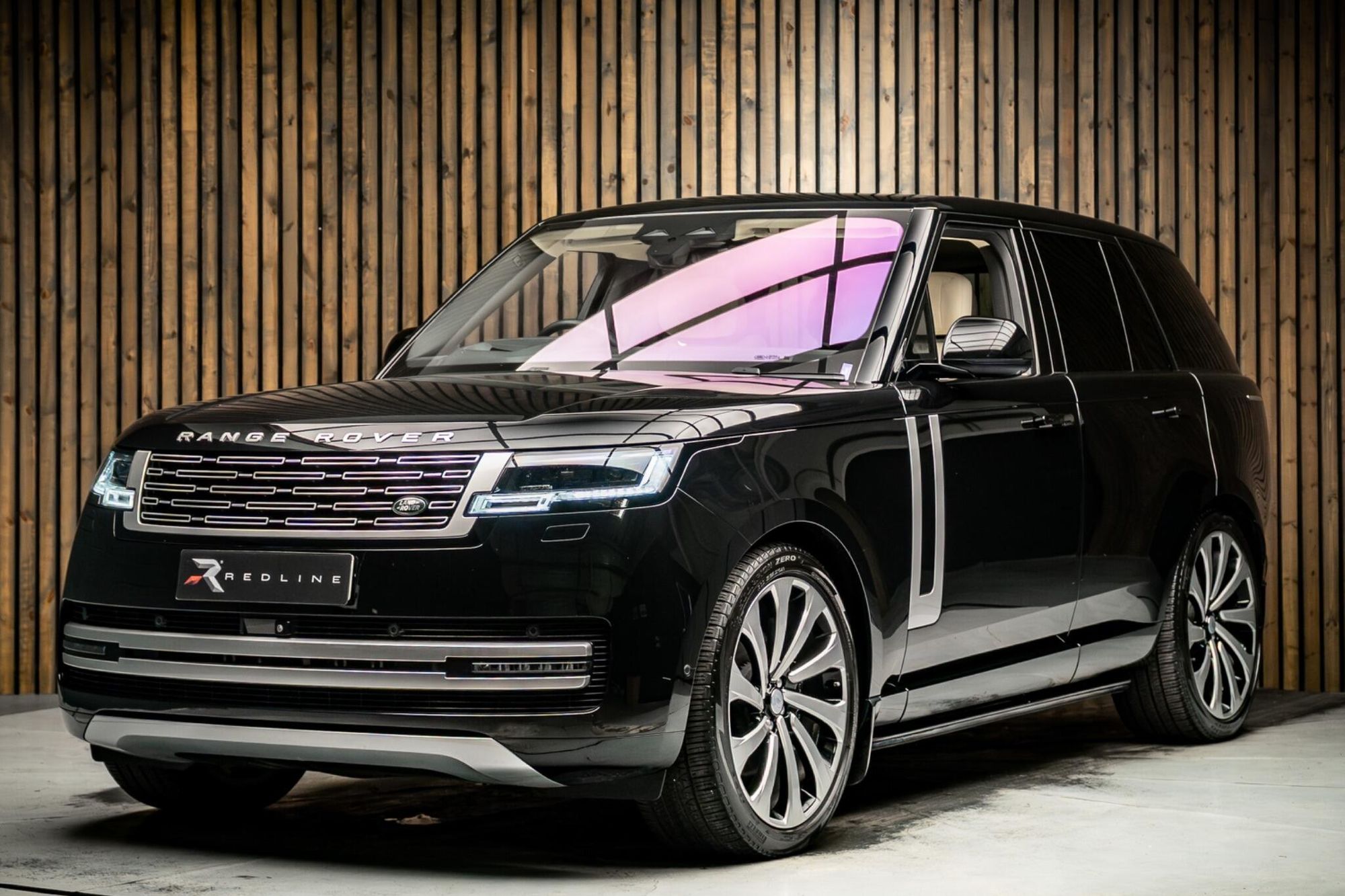 LAND ROVER RANGE ROVER DIESEL ESTATE 3.0 D350 First Edition 4dr Auto for sale UK - Slide 8