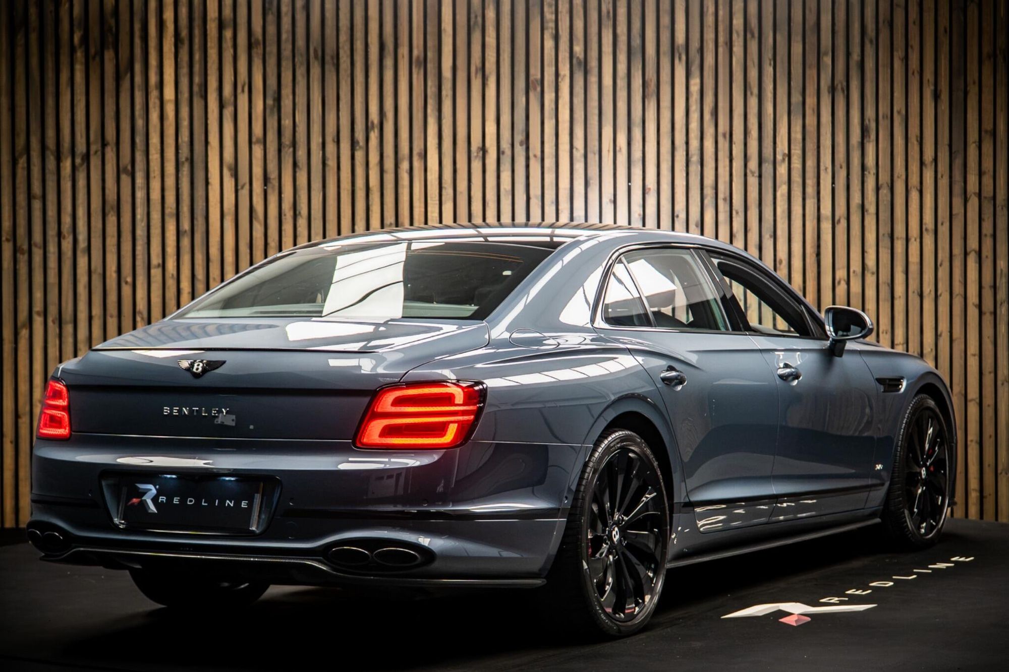 BENTLEY FLYING SPUR SALOON 4.0 V8 4dr Auto for sale UK - Slide 4