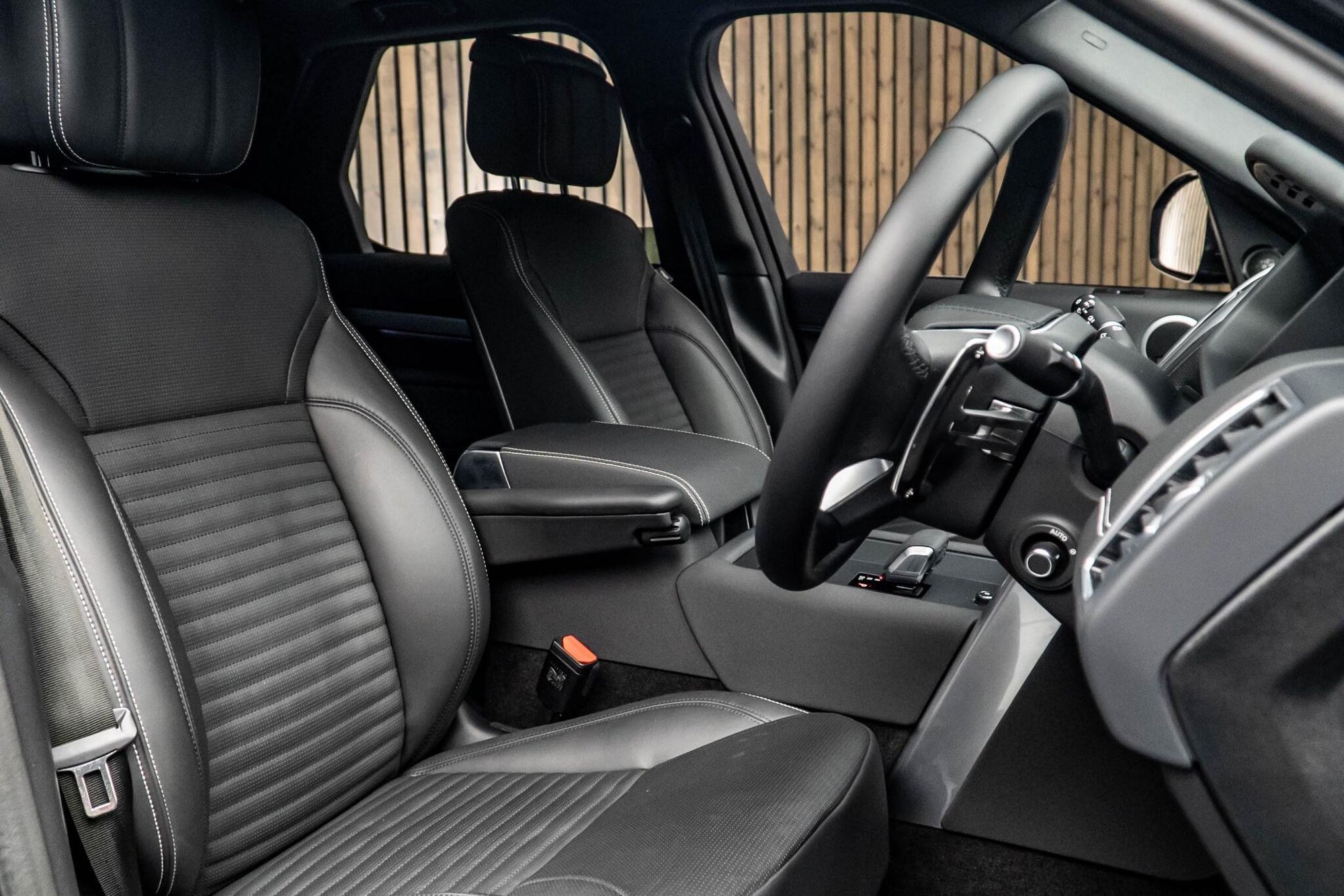 LAND ROVER DISCOVERY DIESEL SW 3.0 D350 Dynamic HSE 5dr Auto for sale UK - Slide 2