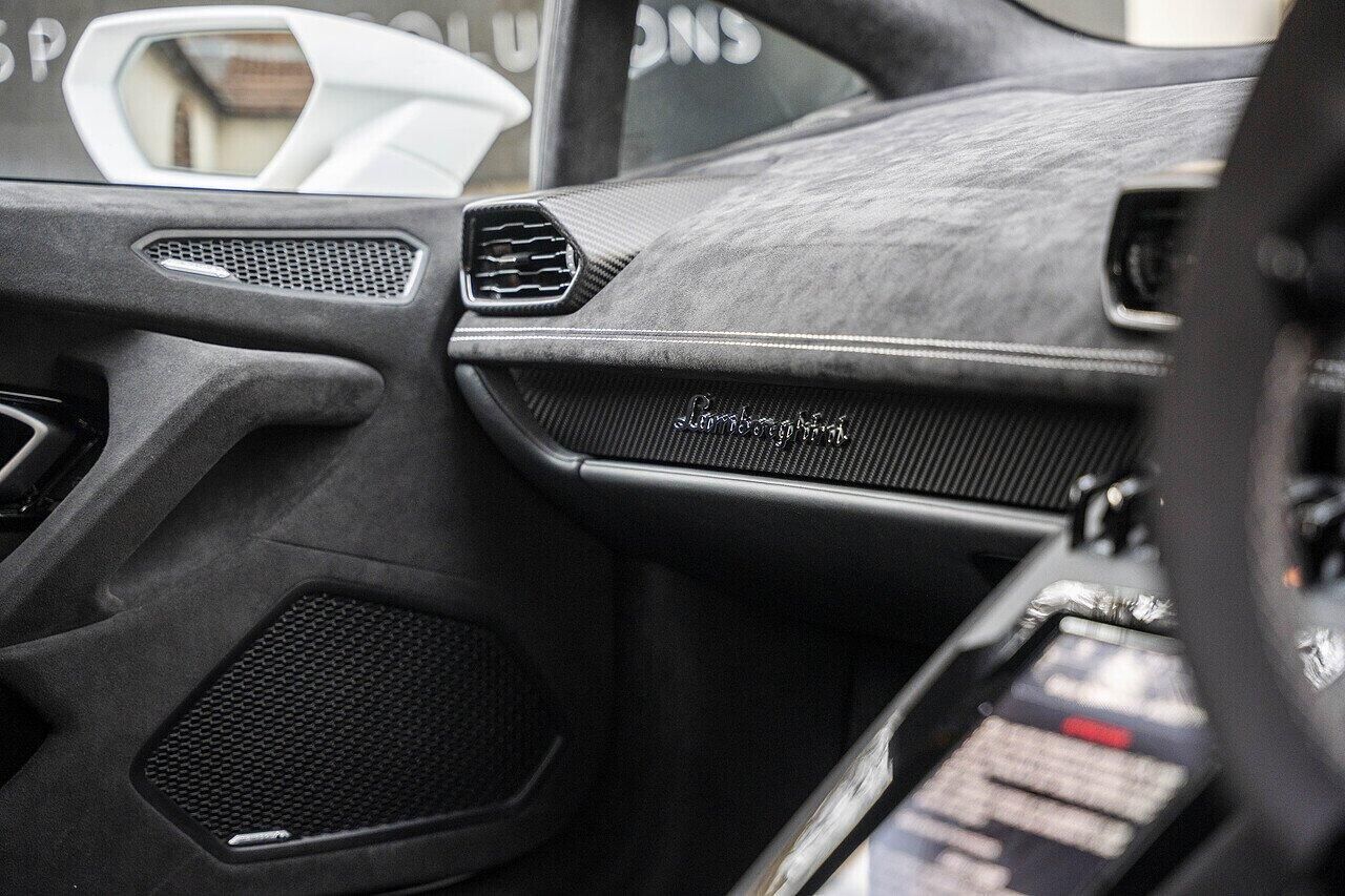 LAMBORGHINI HURACAN COUPE LP 640-4 Performante 2dr LDF for sale UK - Slide 10