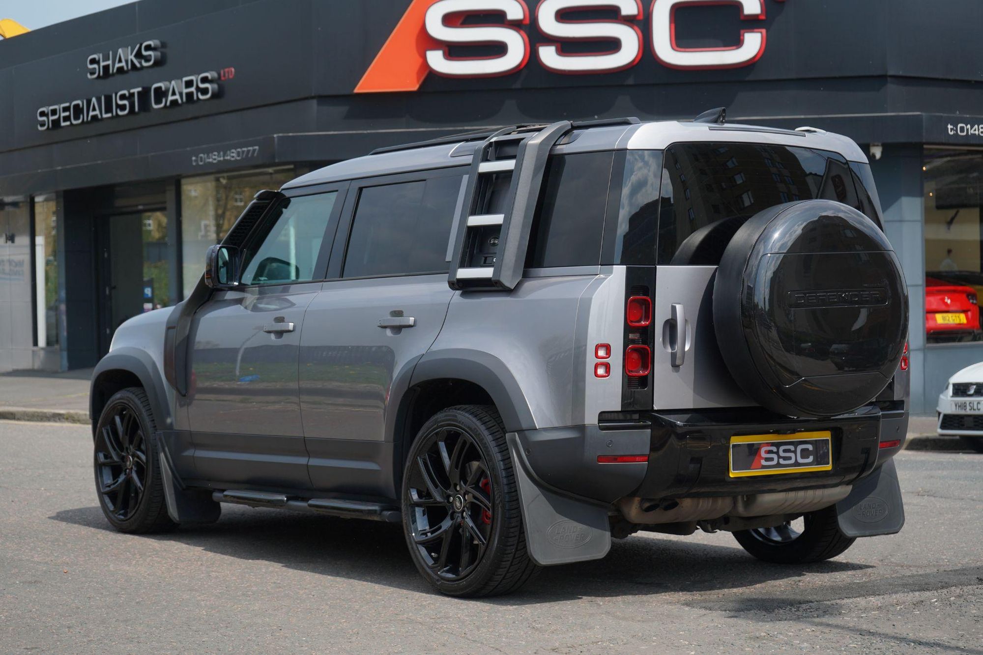 LAND ROVER DEFENDER DIESEL ESTATE 2.0 D240 SE 110 5dr Auto for sale UK - Slide 2