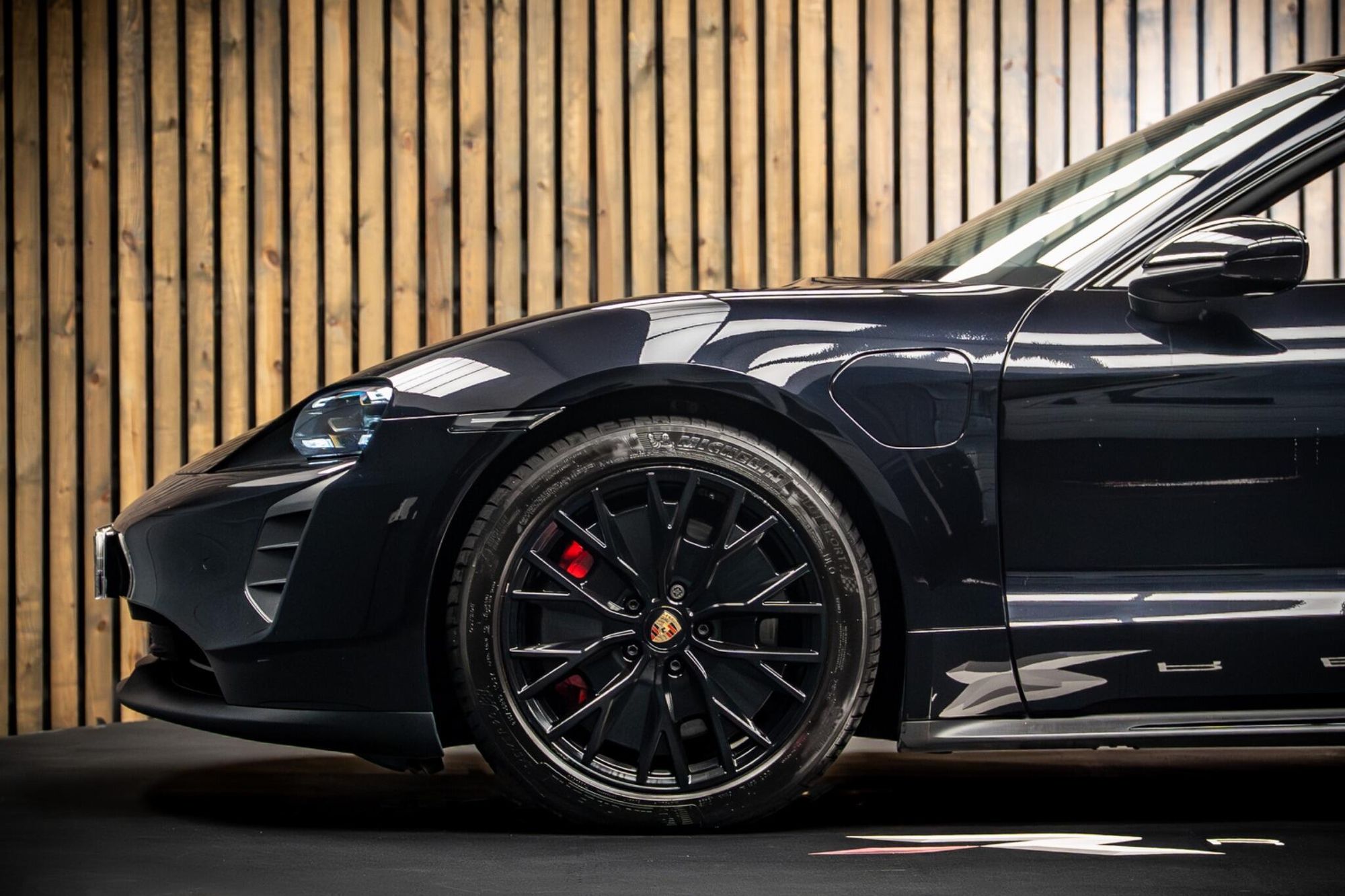 PORSCHE TAYCAN SPORT TURISMO 440kW GTS 93kWh 5dr Auto for sale UK - Slide 9