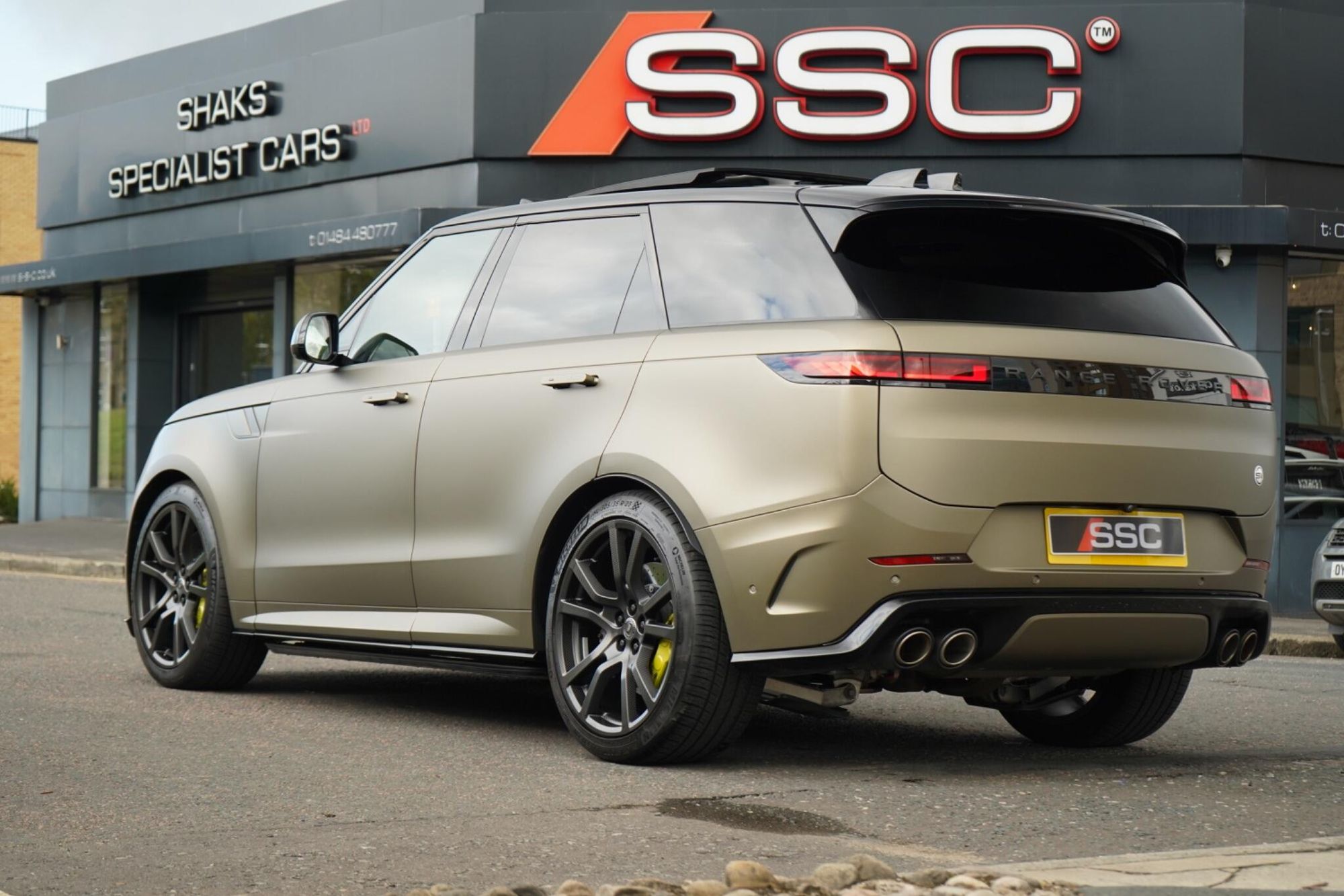 LAND ROVER RANGE ROVER SPORT ESTATE SPECIAL EDITIONS 4.4 P635 V8 SV Edition One 5dr Auto [Gloss] for sale UK - Slide 2