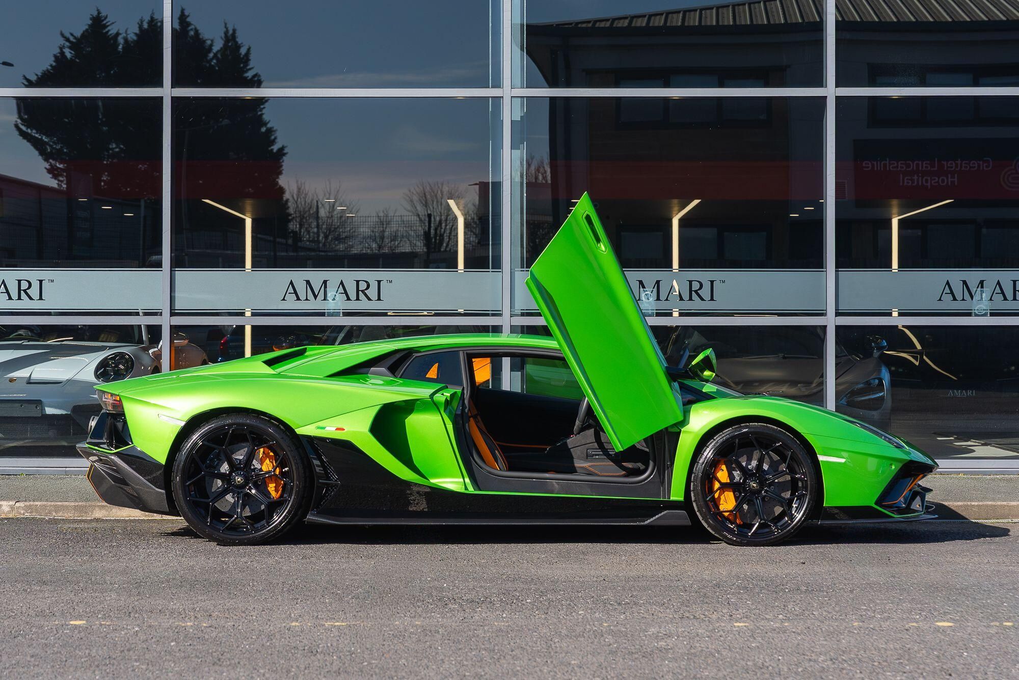 LAMBORGHINI AVENTADOR COUPE LP 780-4 Ultimae 2dr ISR for sale UK - Slide 6