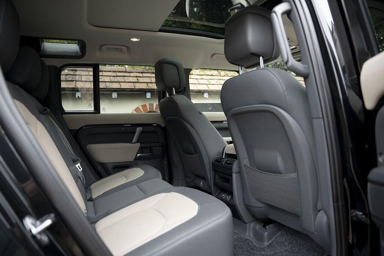 LAND ROVER DEFENDER DIESEL ESTATE 3.0 D300 X-Dynamic HSE 110 5dr Auto for sale UK - Slide 10