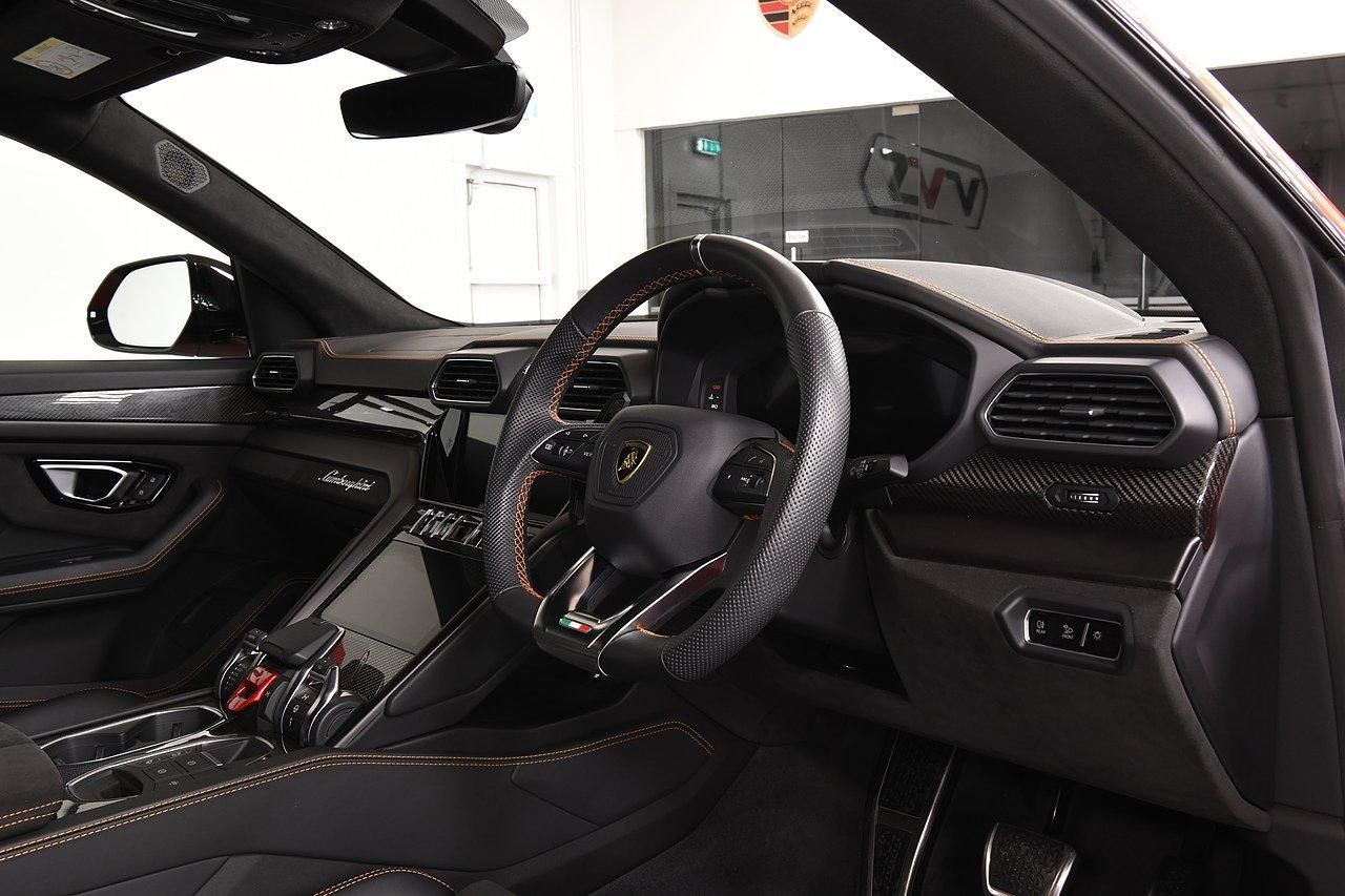 LAMBORGHINI URUS ESTATE 4.0T FSI V8 S 5dr Auto for sale UK - Slide 4