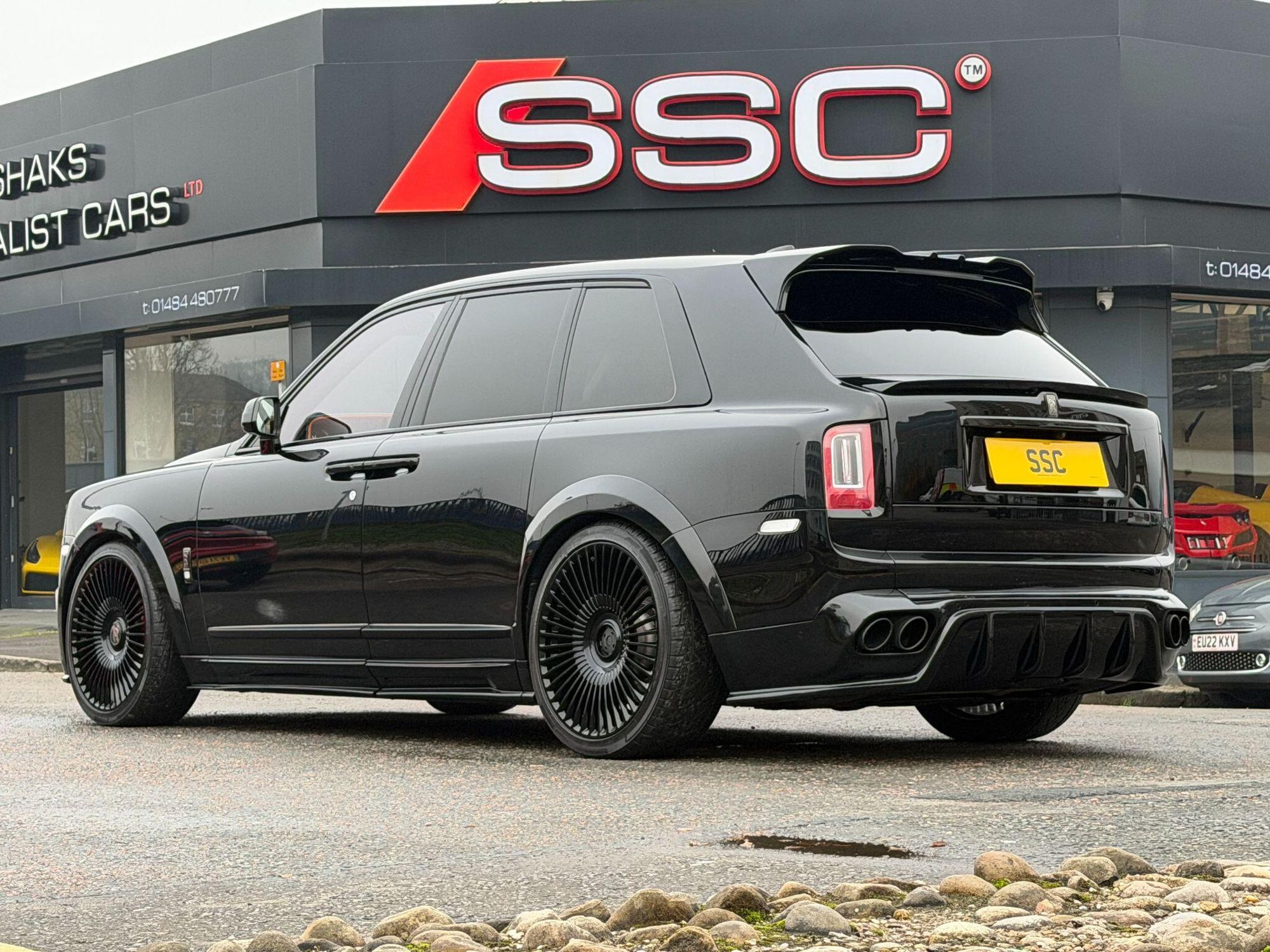 ROLLS-ROYCE CULLINAN ESTATE Black Badge 5dr Auto for sale UK - Slide 2