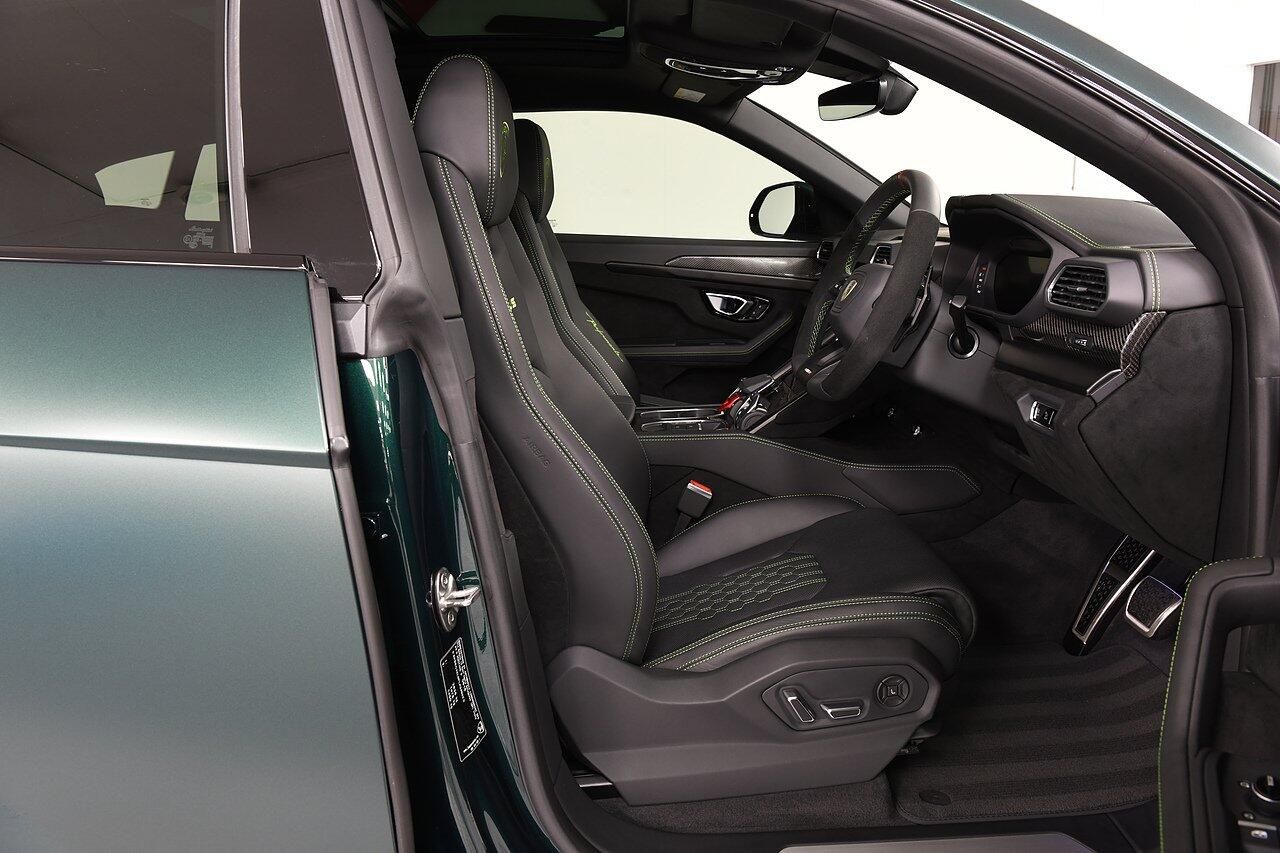 LAMBORGHINI URUS ESTATE 4.0T FSI V8 Performante 5dr Auto for sale UK - Slide 6