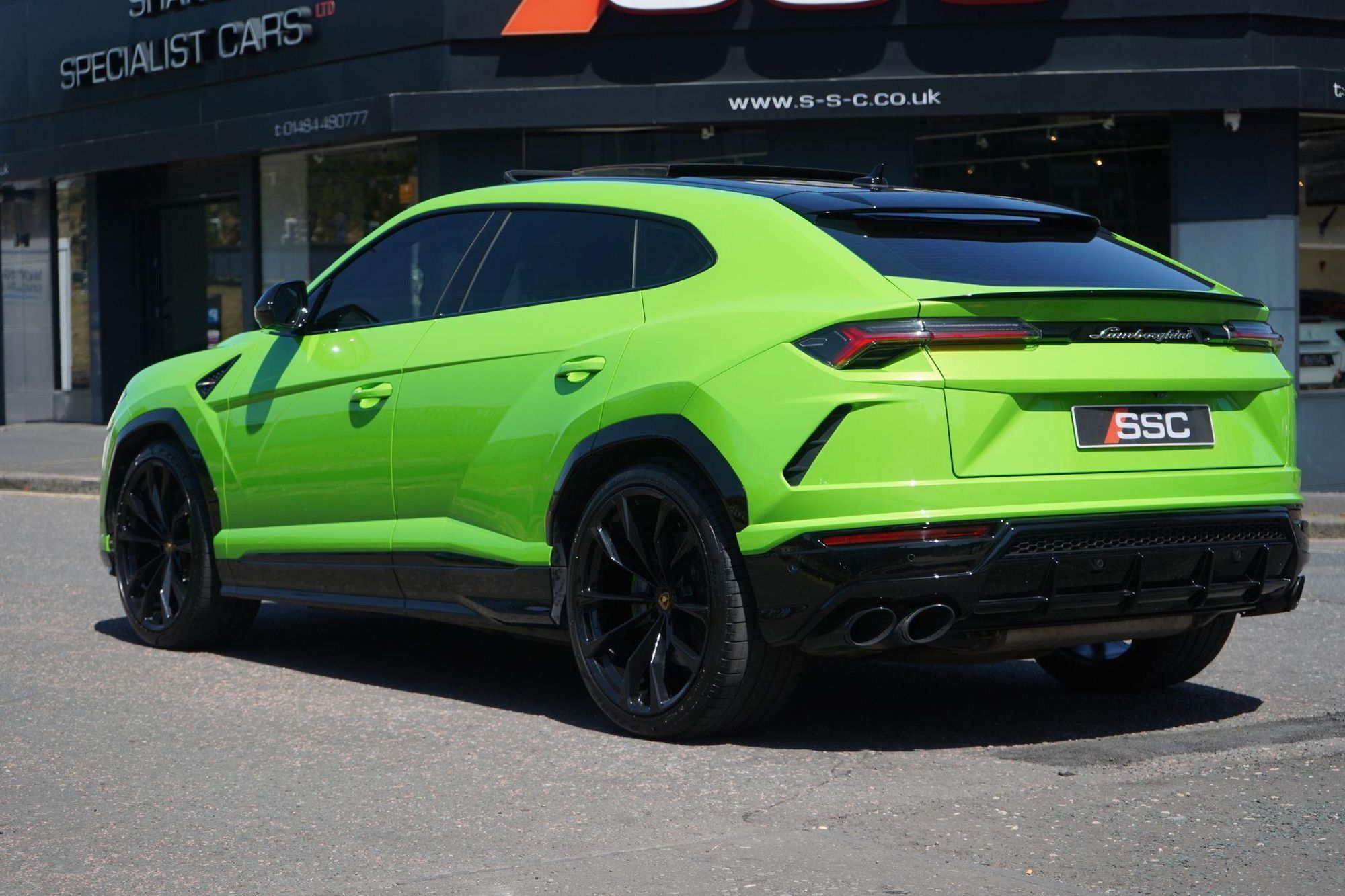 LAMBORGHINI URUS ESTATE 4.0T FSI V8 Pearl Capsule 5dr Auto for sale UK - Slide 2
