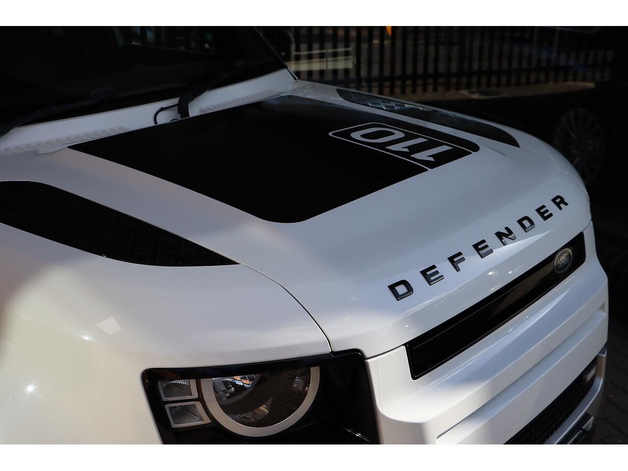 LAND ROVER DEFENDER DIESEL ESTATE 2.0 D240 S 110 5dr Auto for sale UK - Slide 4