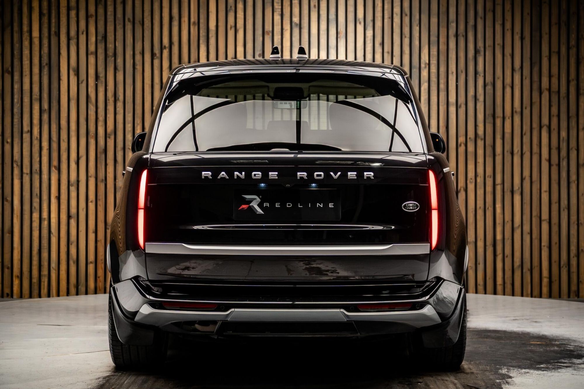 LAND ROVER RANGE ROVER DIESEL ESTATE 3.0 D350 First Edition 4dr Auto for sale UK - Slide 6