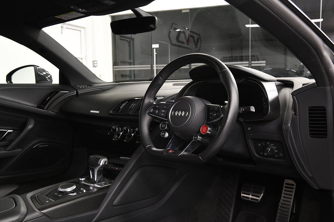 AUDI R8 COUPE 5.2 FSI V10 Plus Quattro 2dr S Tronic for sale UK - Slide 4