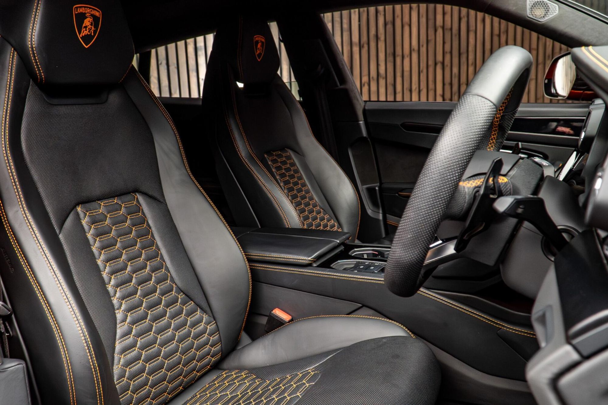 LAMBORGHINI URUS ESTATE 4.0T FSI V8 5dr Auto for sale UK - Slide 2