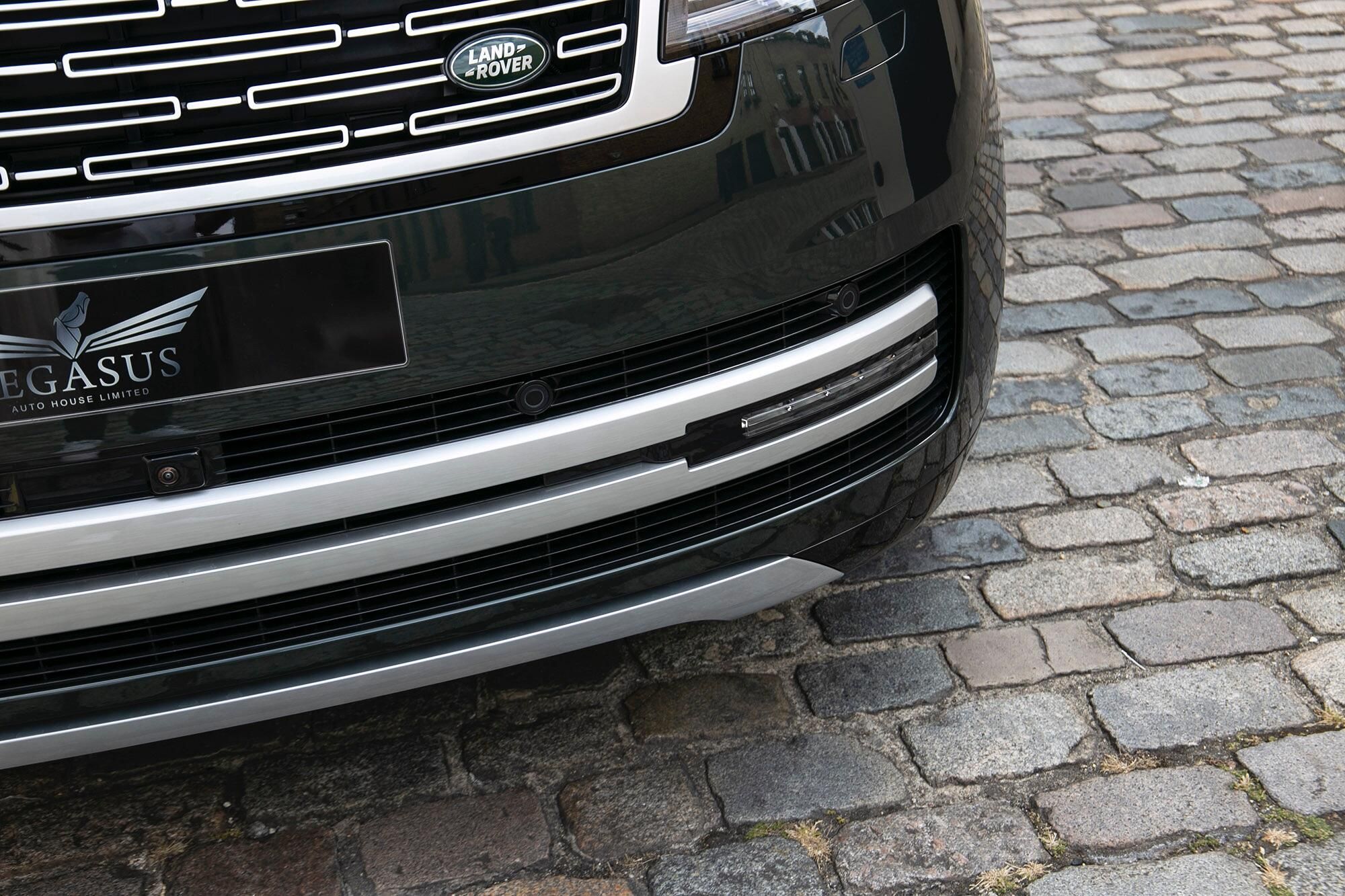 LAND ROVER RANGE ROVER ESTATE 4.4 P530 V8 Autobiography LWB 4dr Auto for sale UK - Slide 6