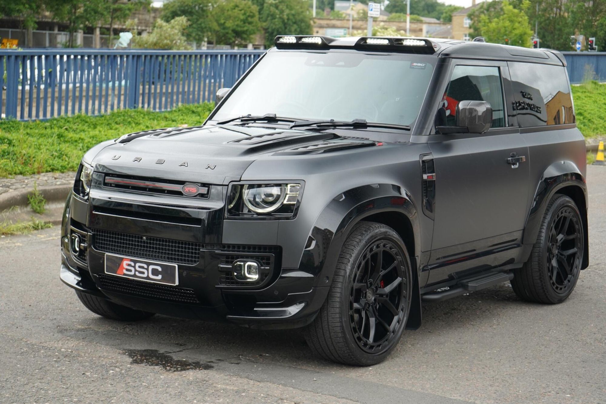 LAND ROVER DEFENDER ESTATE SPECIAL EDITIONS 5.0 P525 V8 Carpathian Edition 90 3dr Auto for sale UK - Slide 7