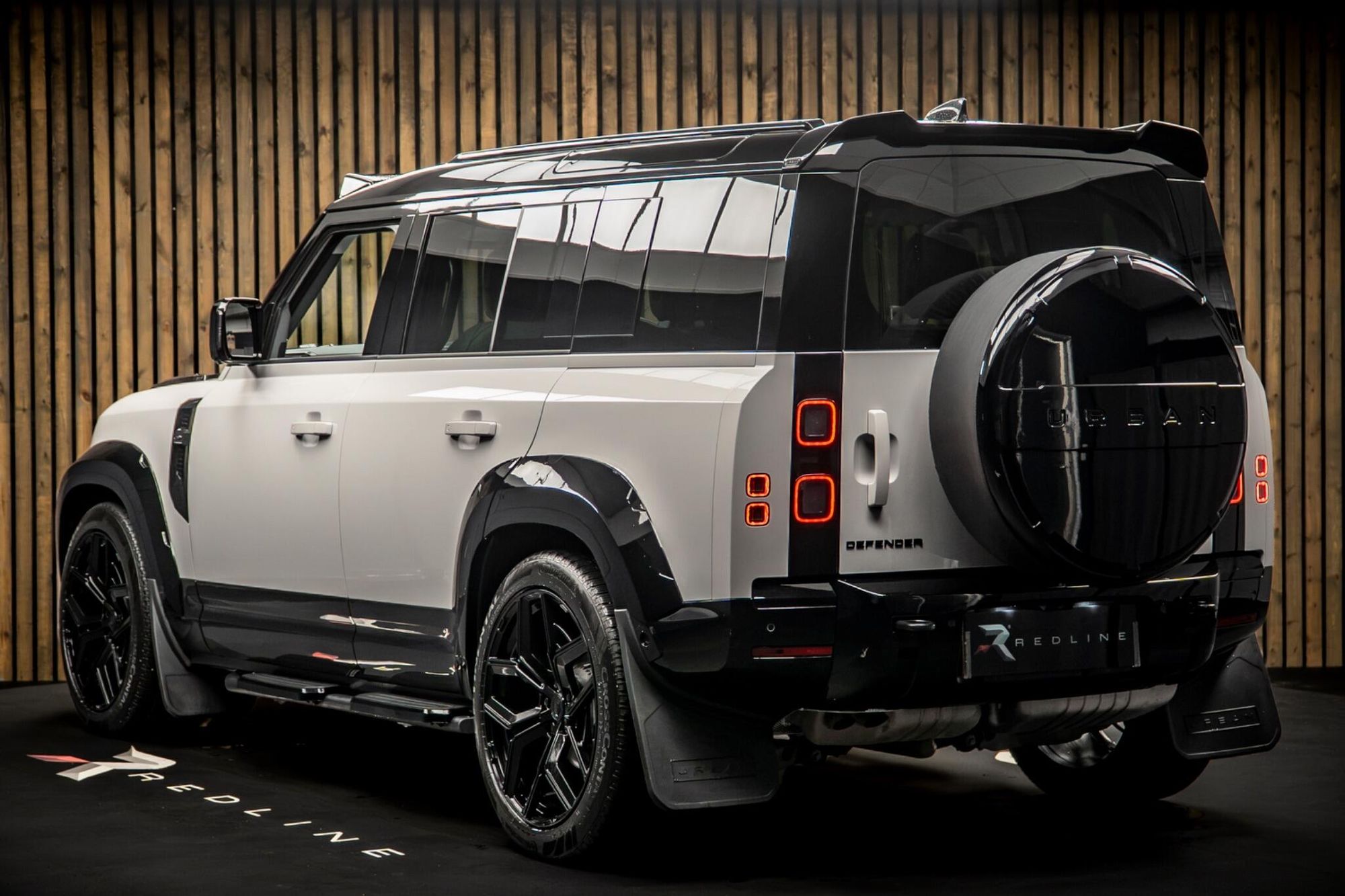 LAND ROVER DEFENDER DIESEL ESTATE 3.0 D250 X-Dynamic HSE 110 5dr Auto for sale UK - Slide 2