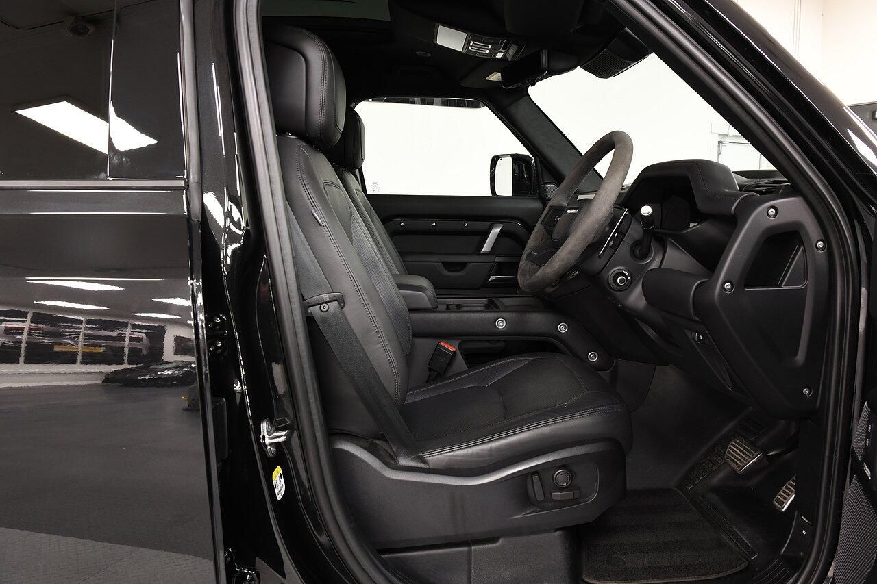LAND ROVER DEFENDER ESTATE 5.0 P525 V8 110 5dr Auto for sale UK - Slide 6