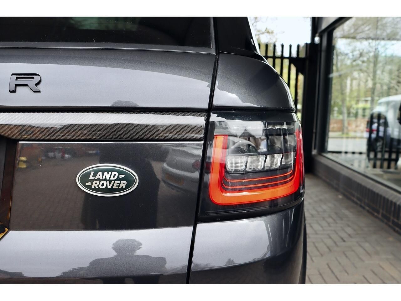 LAND ROVER RANGE ROVER SPORT ESTATE 3.0 P400 HST 5dr Auto for sale UK - Slide 6