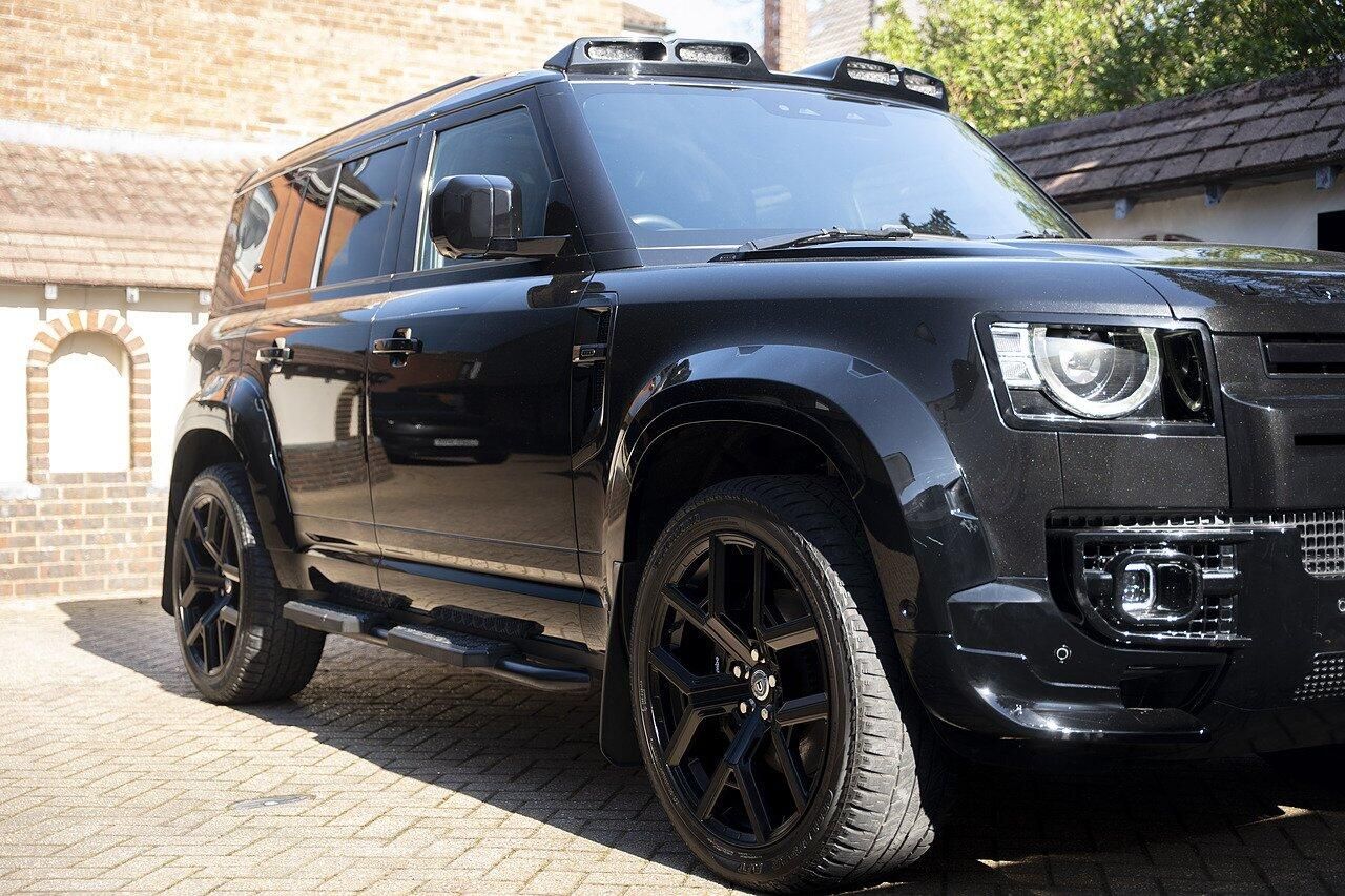 LAND ROVER DEFENDER DIESEL ESTATE 3.0 D300 X-Dynamic HSE 110 5dr Auto for sale UK - Slide 6