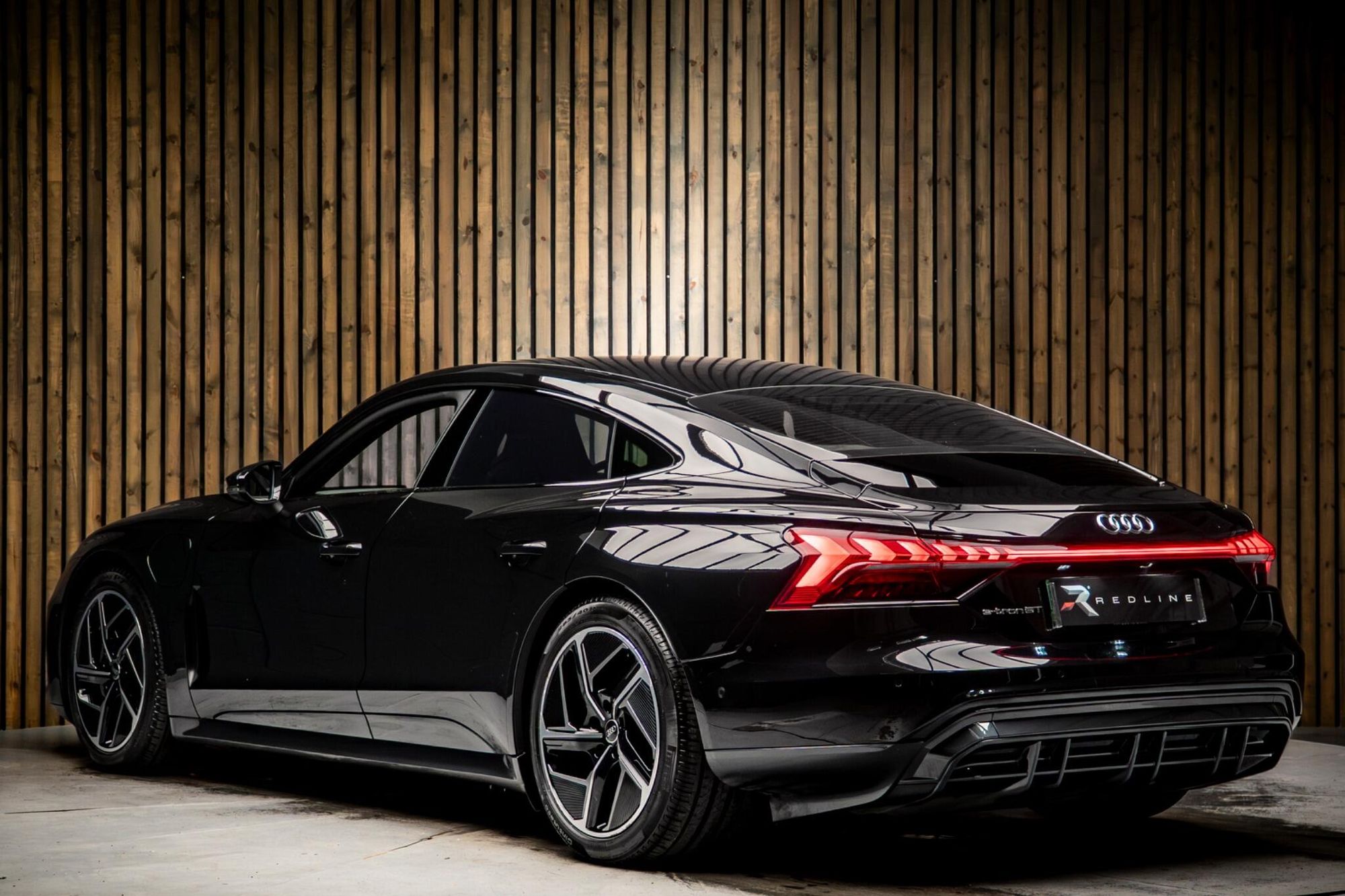 AUDI E-TRON GT SALOON 390kW Quattro 93kWh Vorsprung 4dr Auto for sale UK - Slide 3