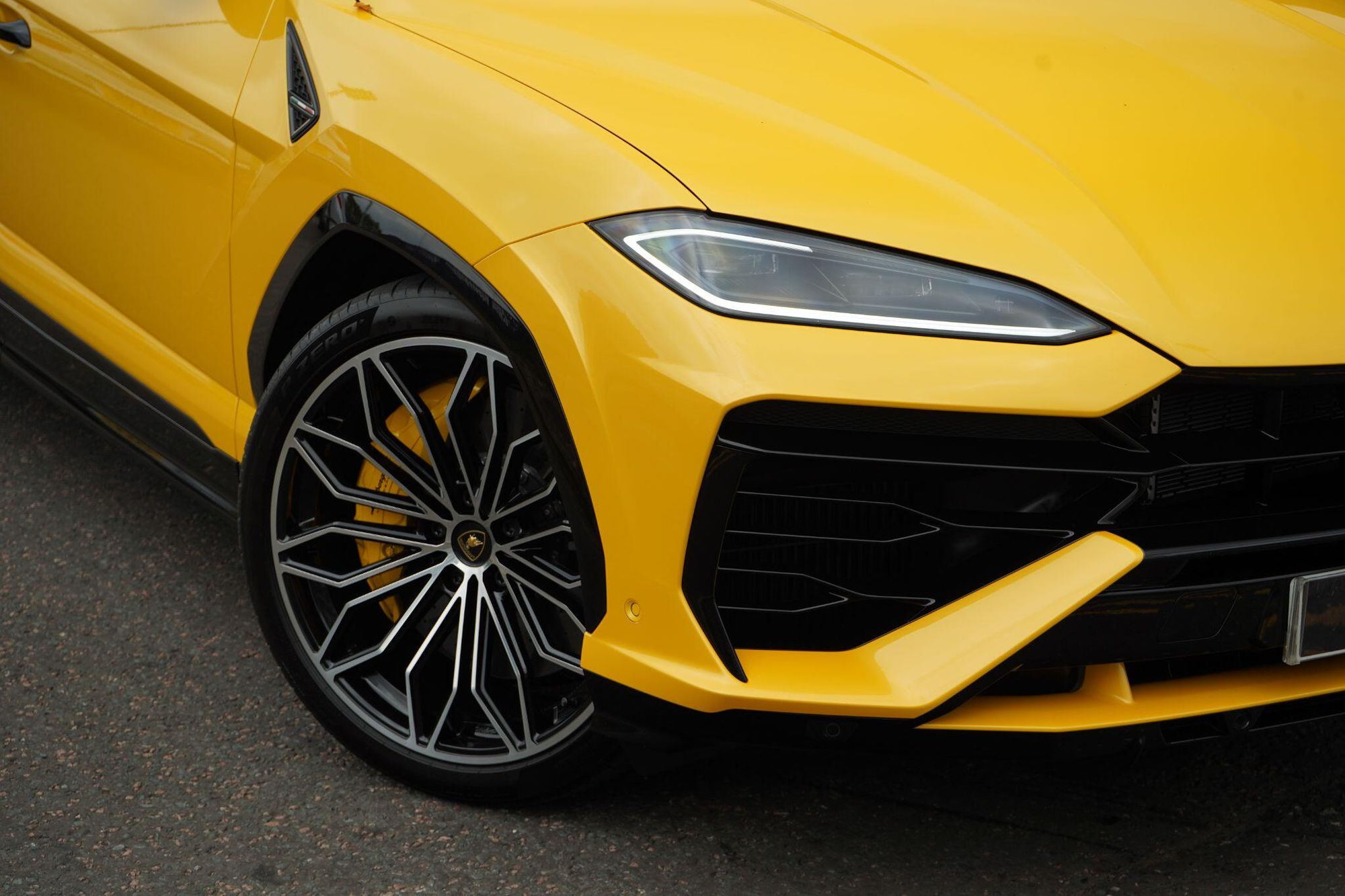 LAMBORGHINI URUS ESTATE 4.0T V8 800 PHEV SE 5dr Auto for sale UK - Slide 5