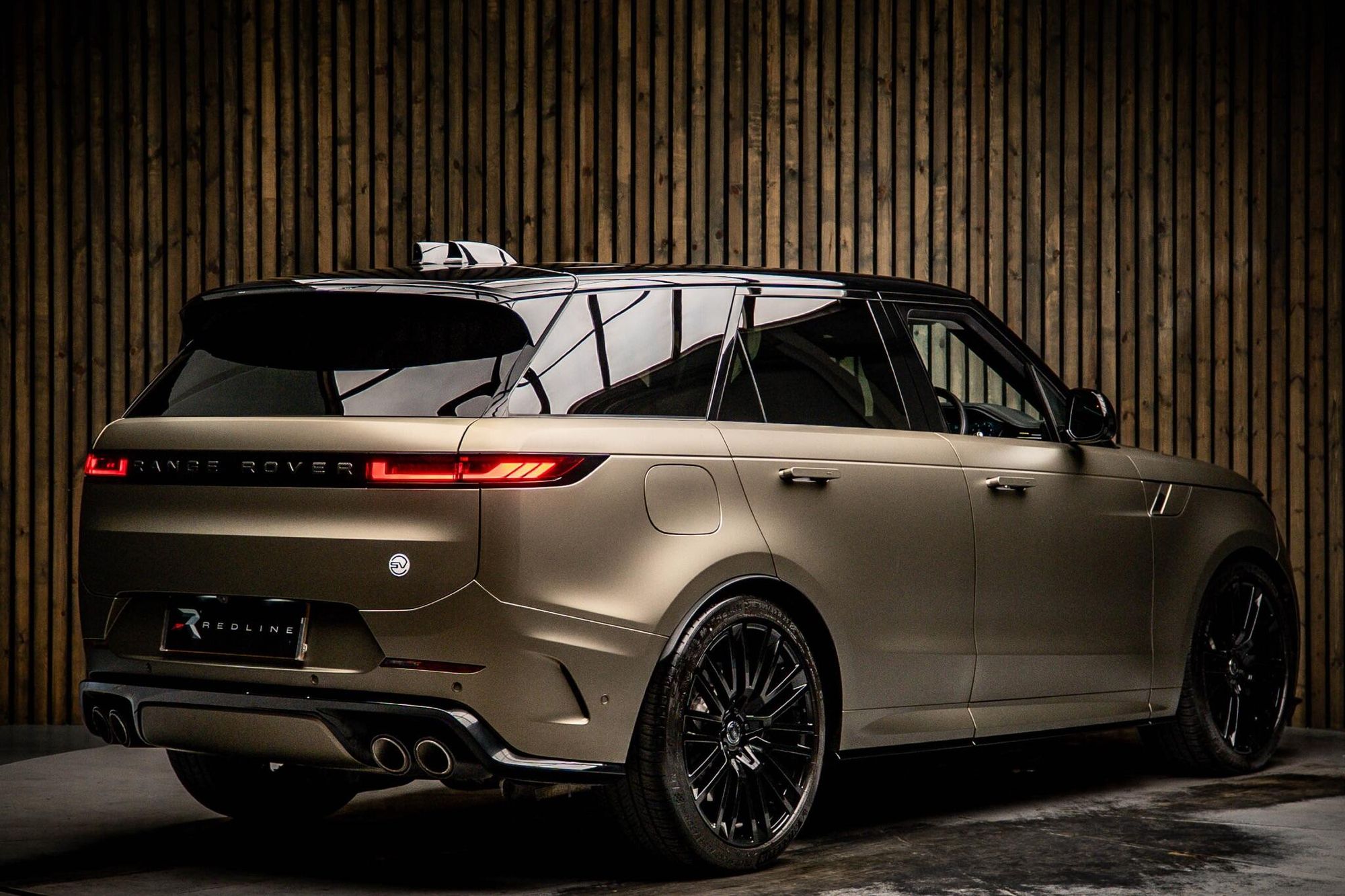 LAND ROVER RANGE ROVER SPORT ESTATE SPECIAL EDITIONS 4.4 P635 V8 SV Edition One 5dr Auto [Gloss] for sale UK - Slide 4