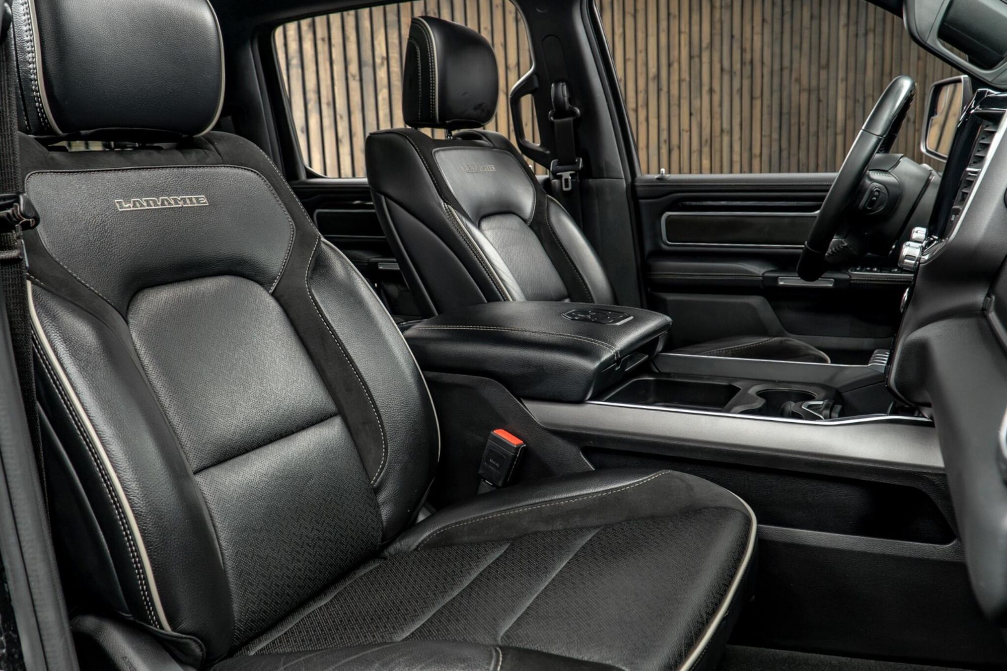 DODGE RAM PICKUP 5.7 V8 Hemi Laramie 4dr Auto for sale UK - Slide 2