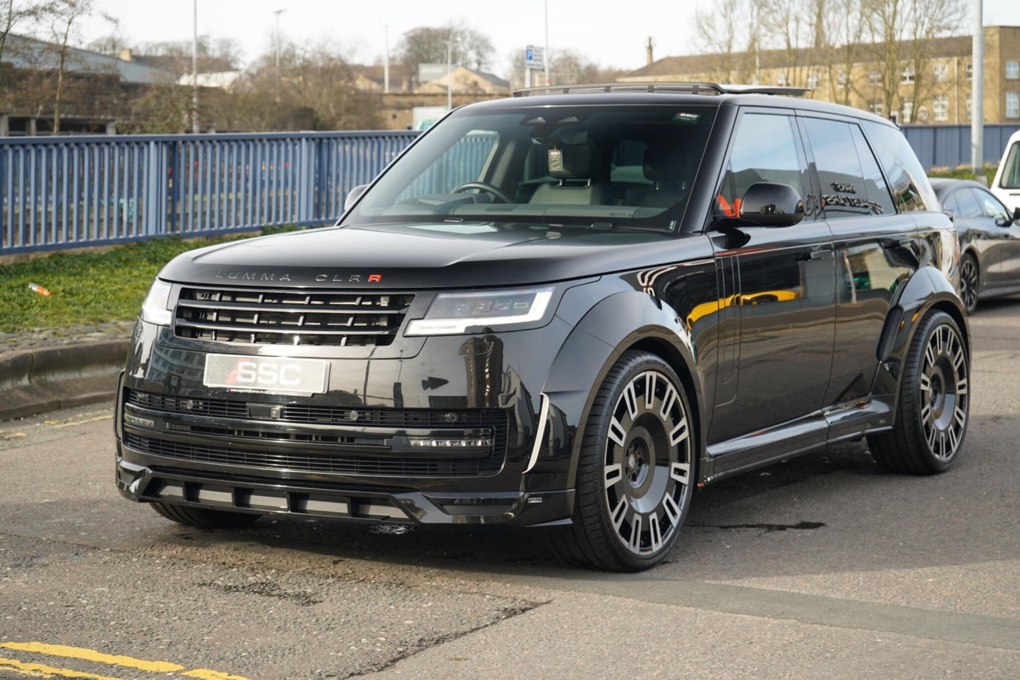 LAND ROVER RANGE ROVER ESTATE 3.0 P400 HSE 4dr Auto for sale UK - Slide 7